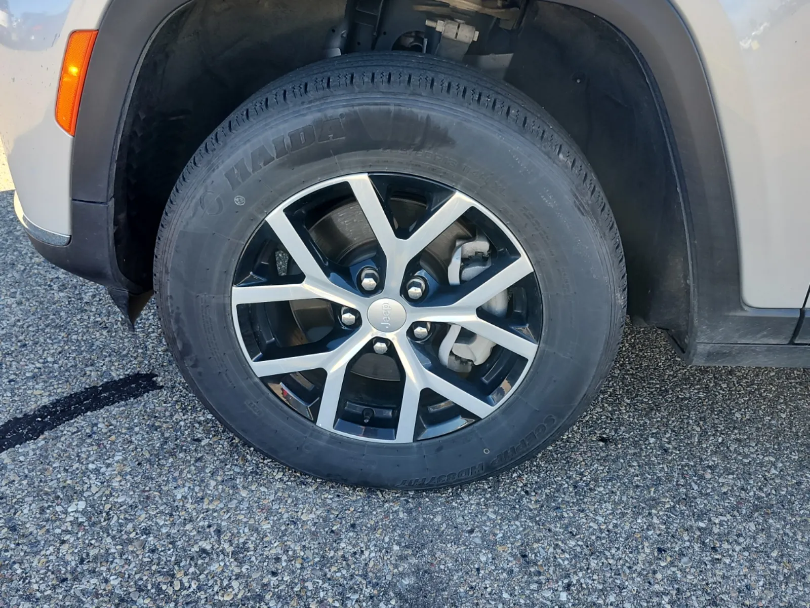Front driver wheel/tire photo