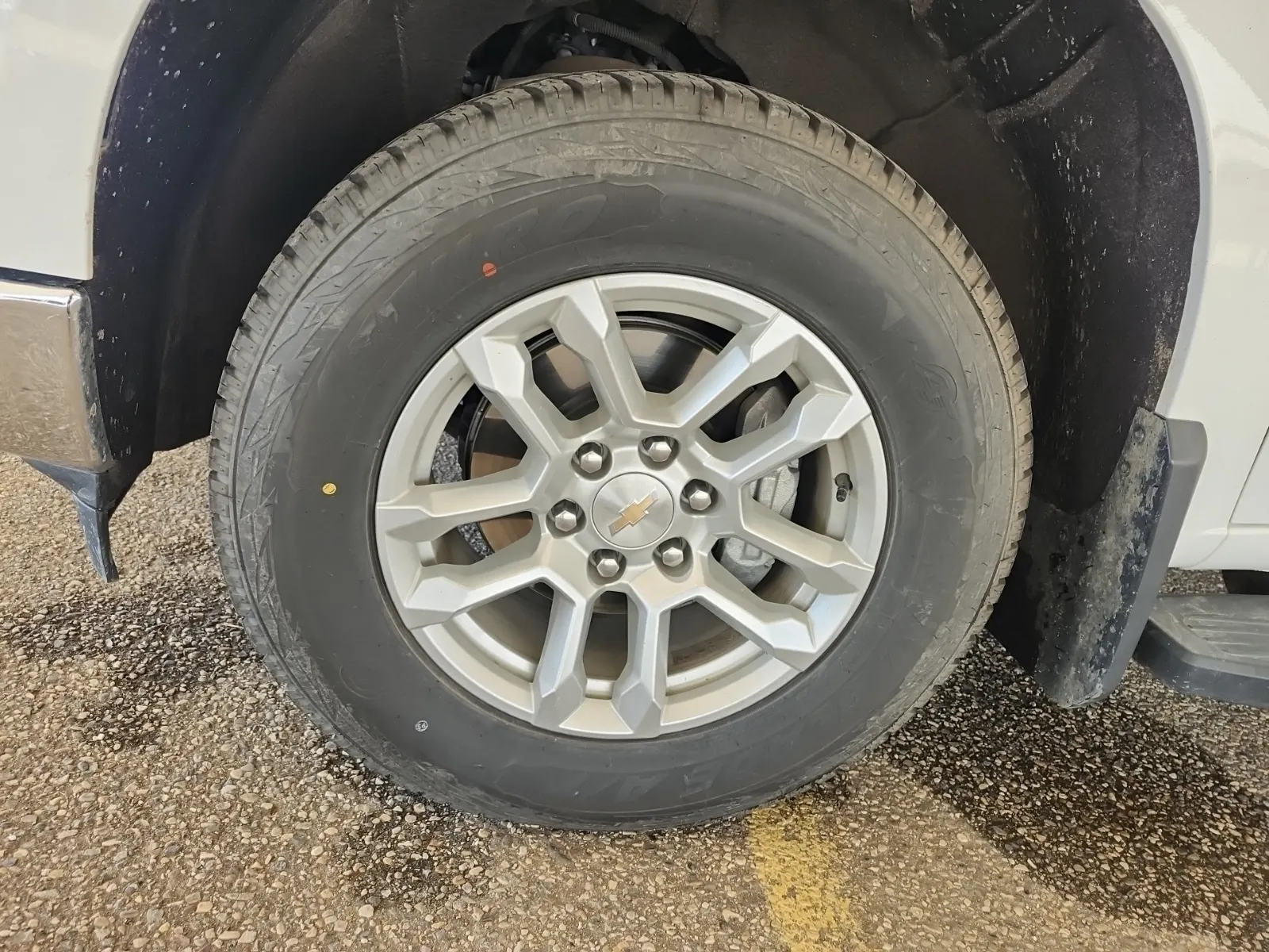 Front driver wheel/tire photo