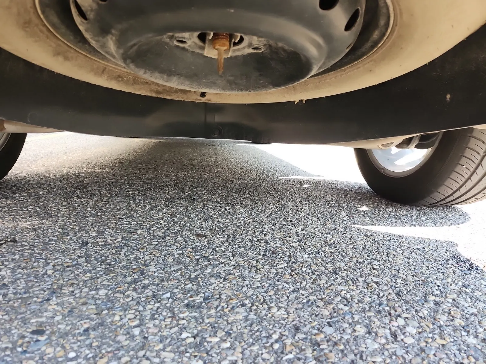 Undercarriage - Rear Photo