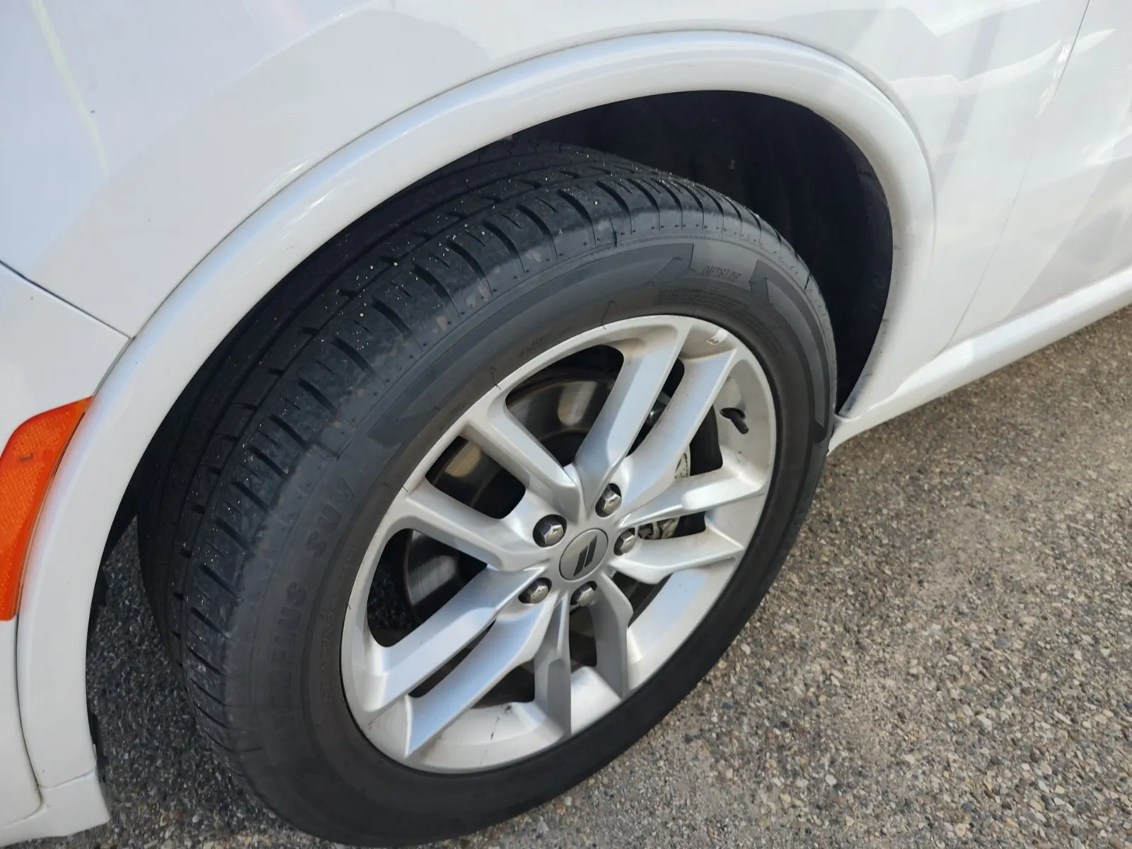 Front driver wheel/tire photo