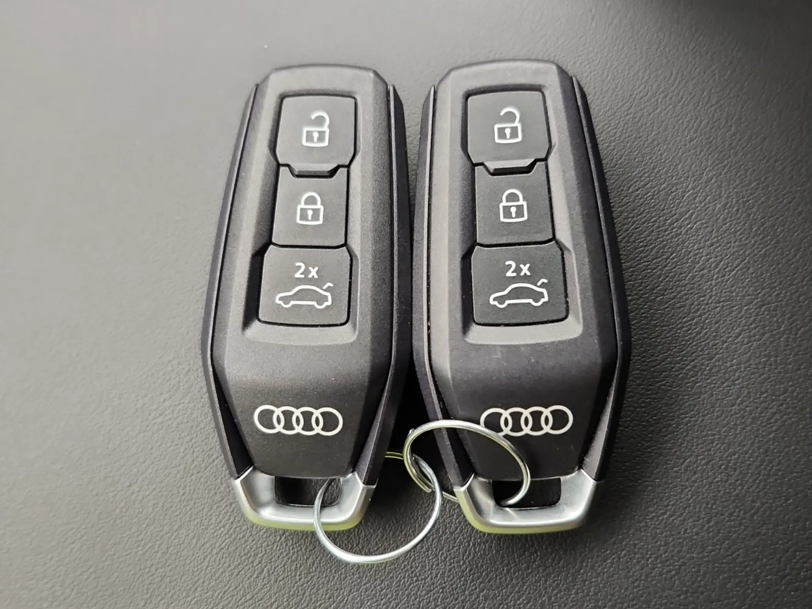 Keys/Fobs/Manual Photo
