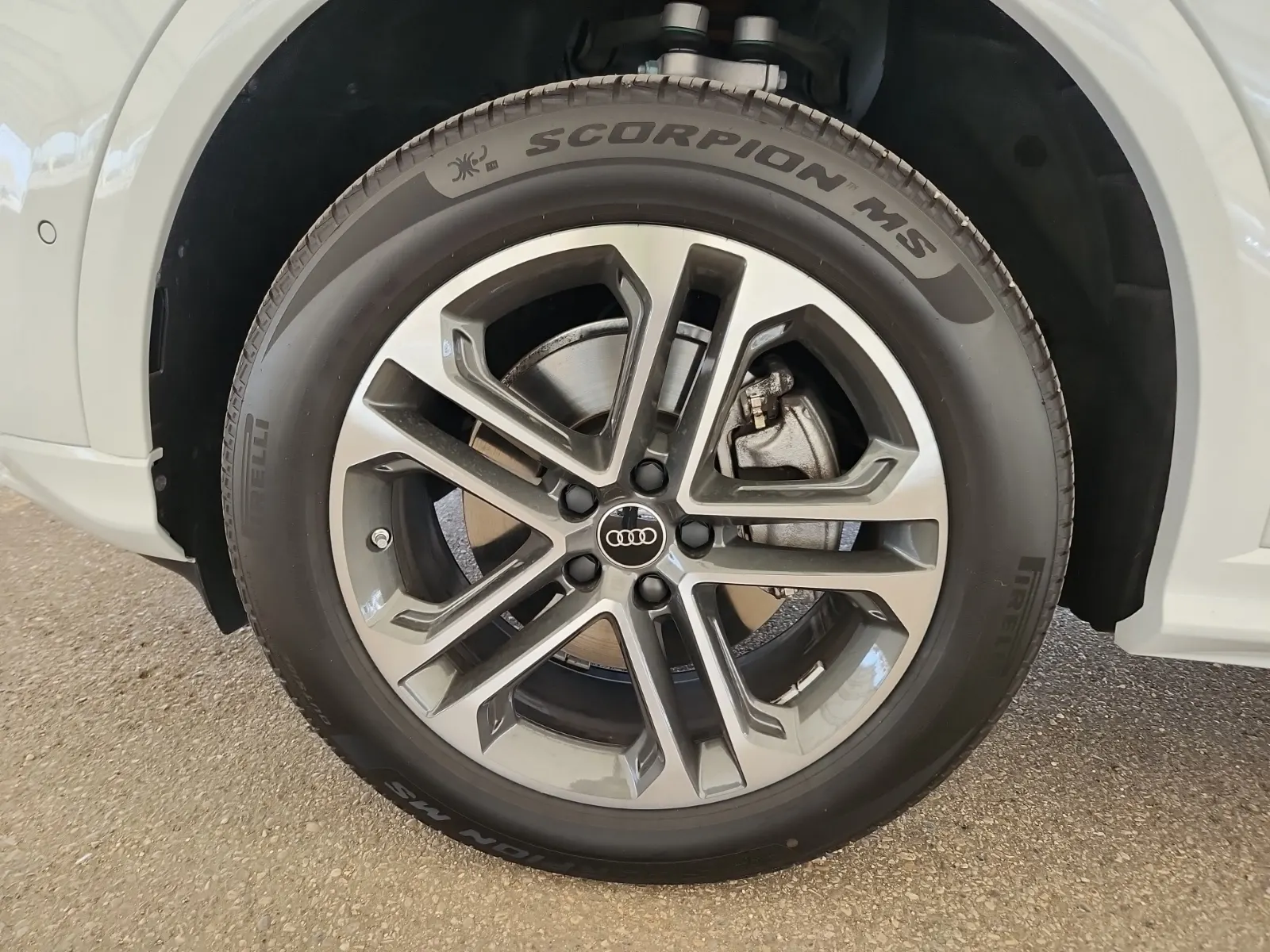 Front driver wheel/tire photo