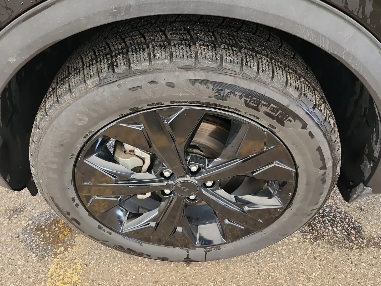 Front driver wheel/tire photo
