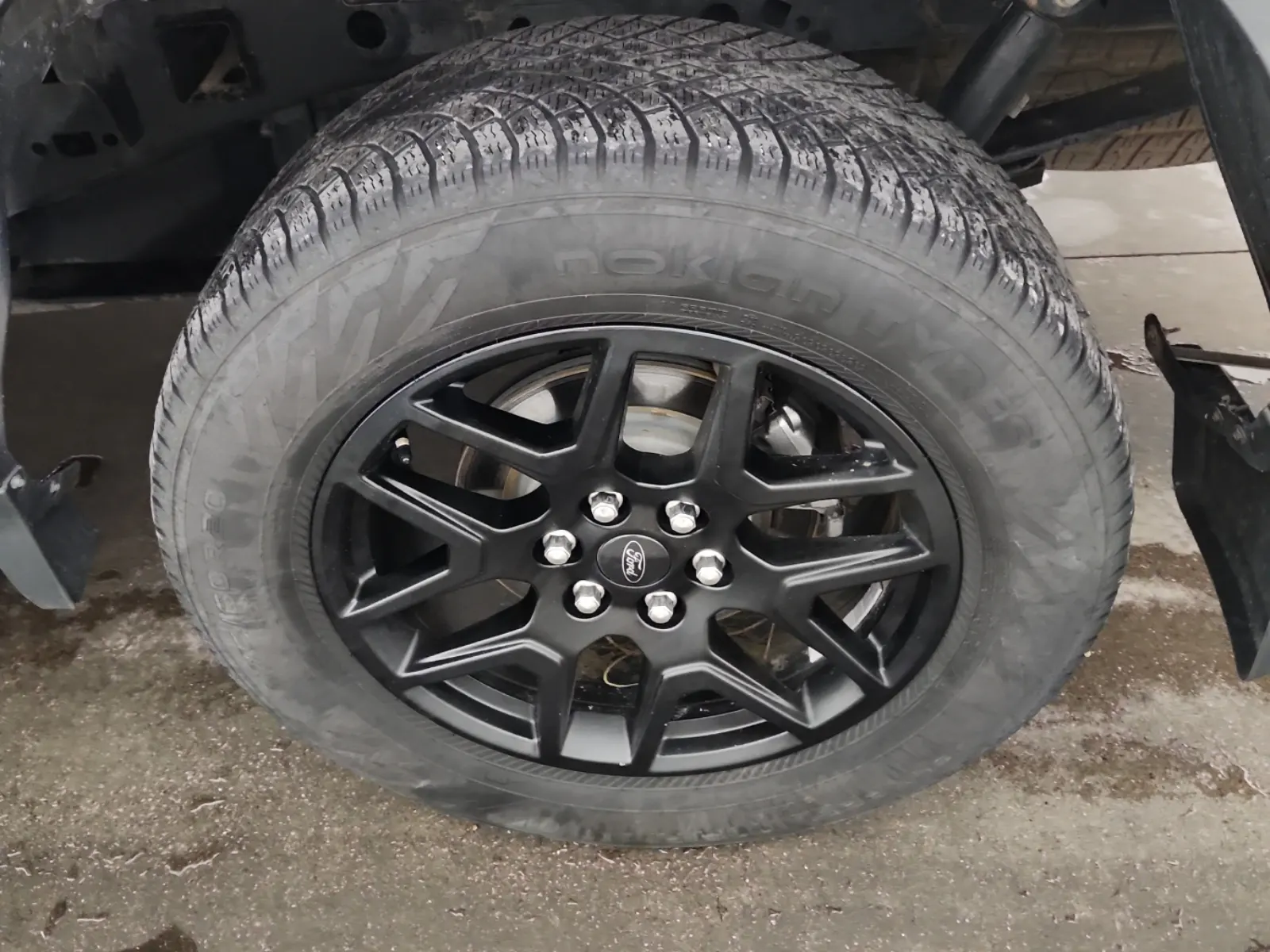 Left Rear Wheel/Tire Photo