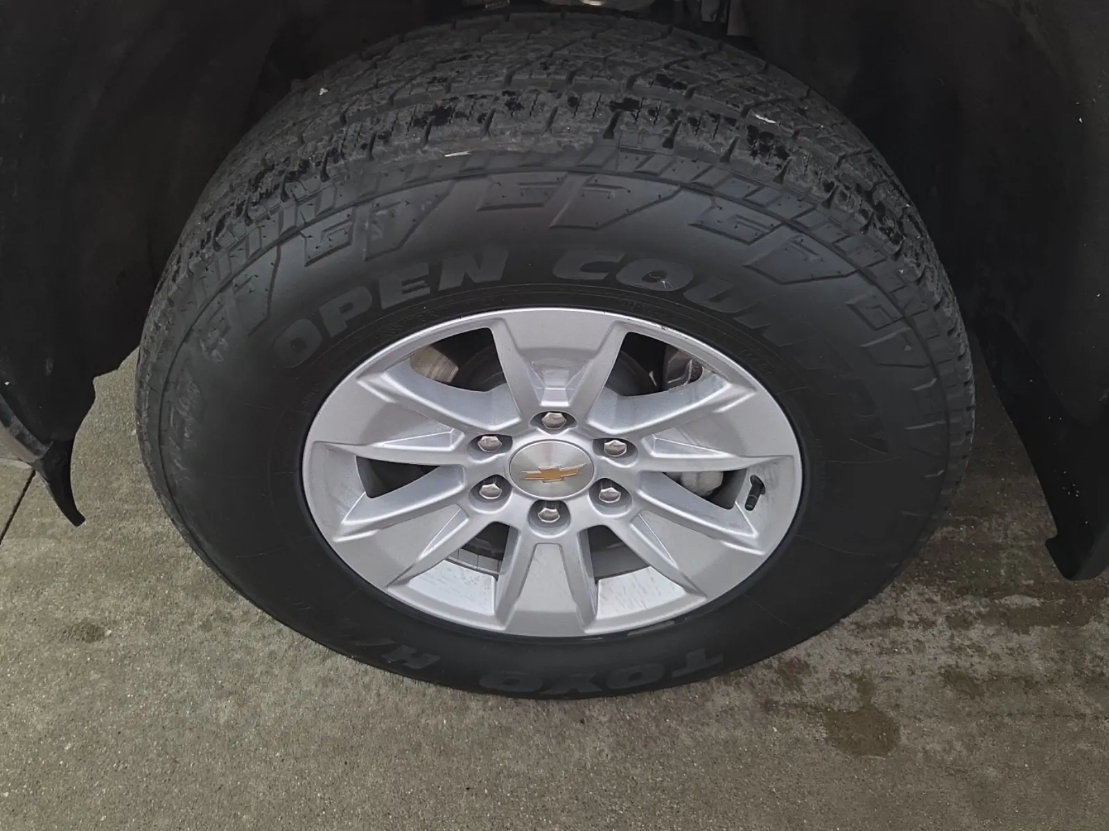 Front driver wheel/tire photo
