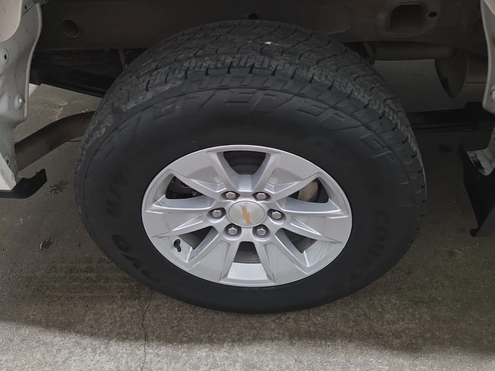 Right Rear Wheel/Tire Photo