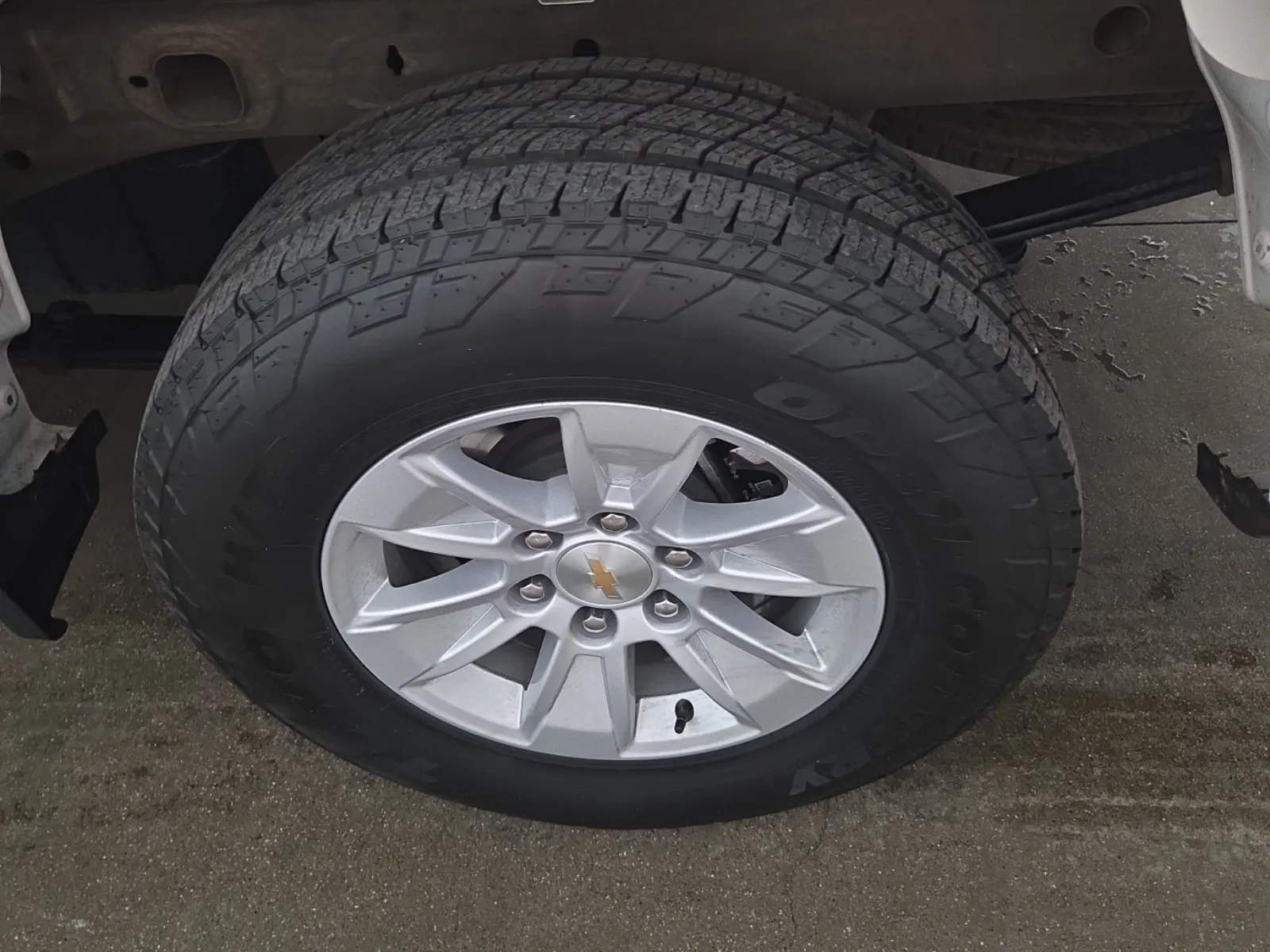 Left Rear Wheel/Tire Photo