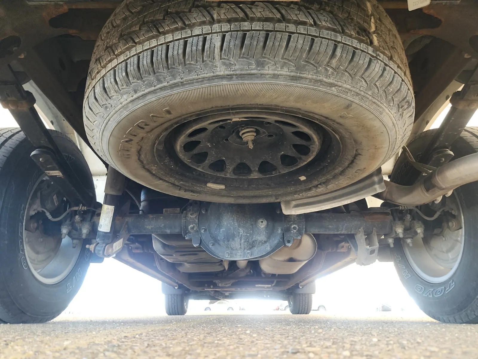 Undercarriage - Rear Photo