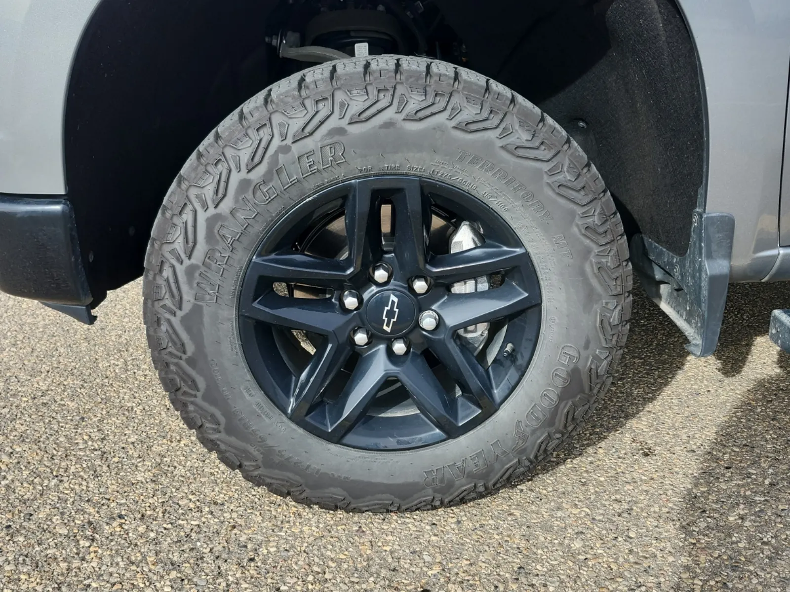 Front driver wheel/tire photo