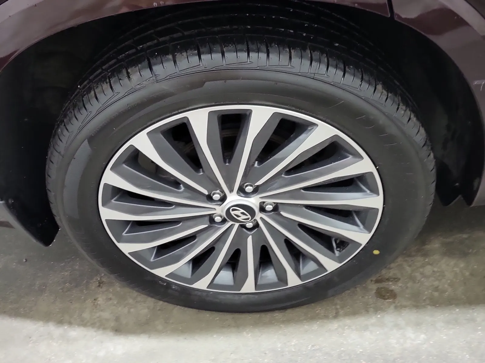 Right Rear Wheel/Tire Photo