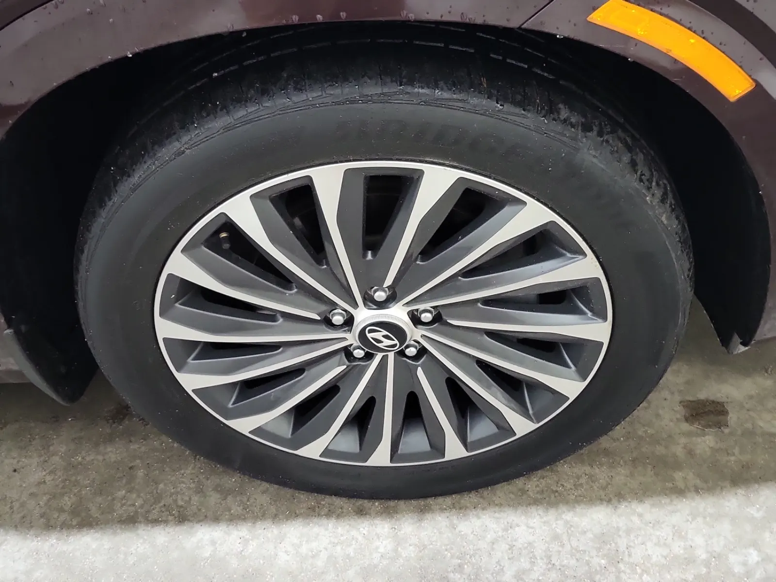 Right Front Wheel/Tire Photo
