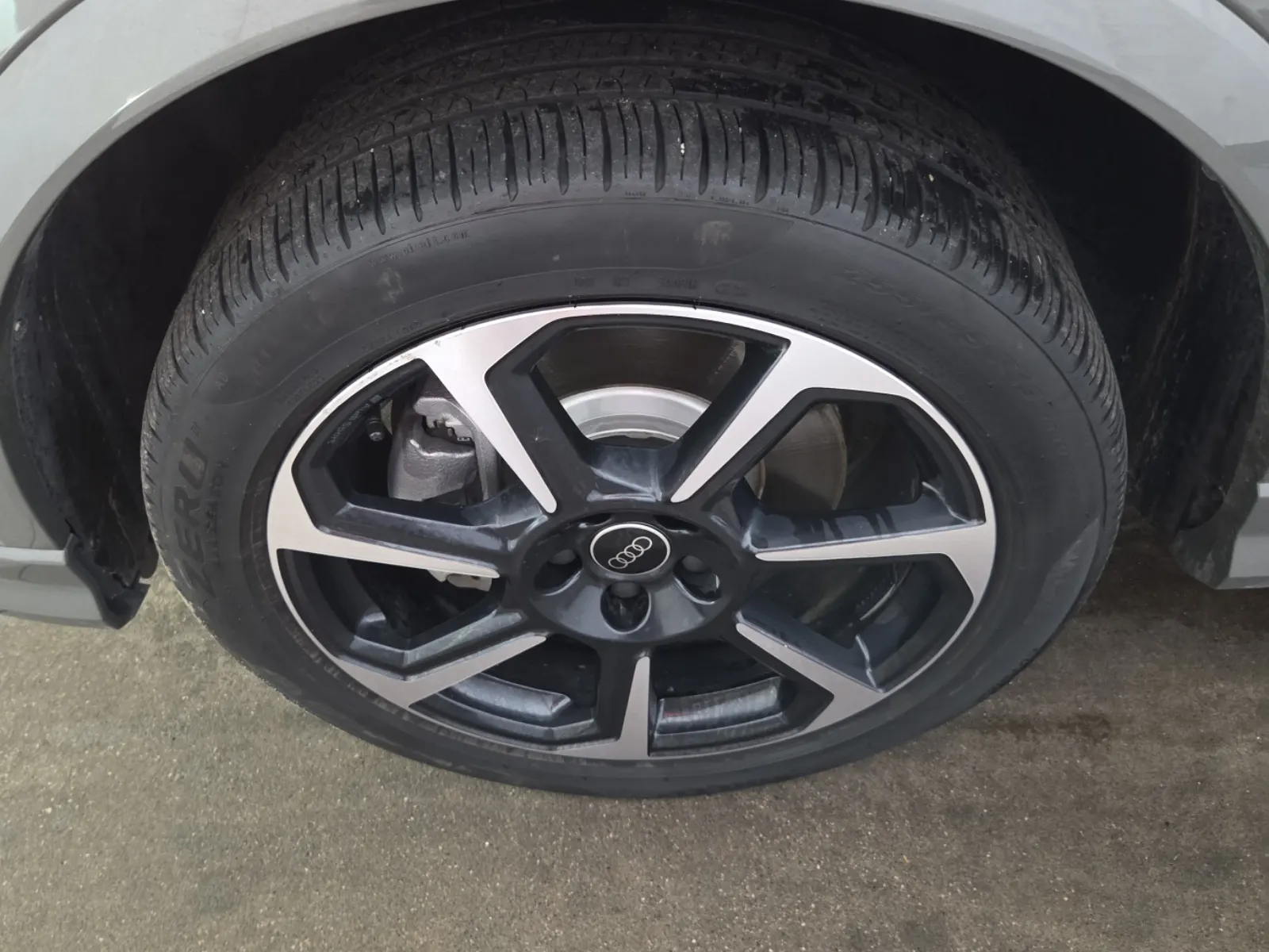 Front driver wheel/tire photo