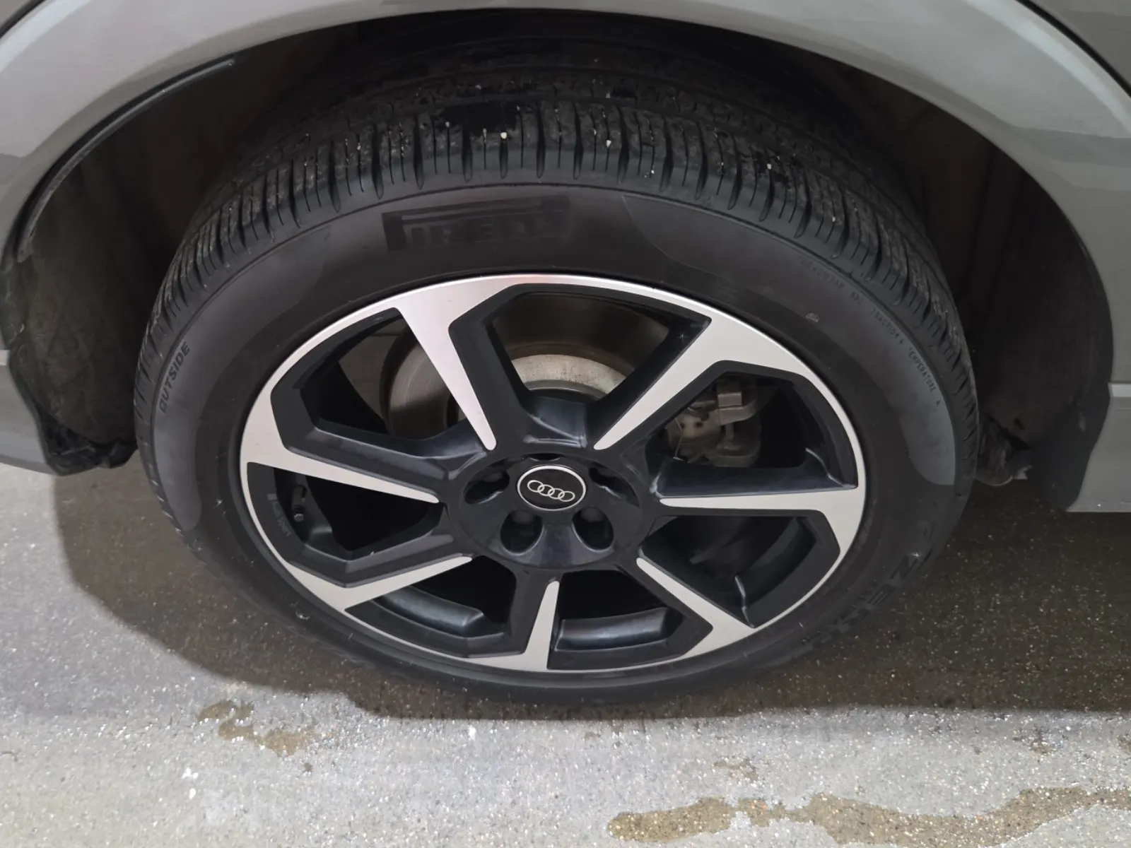 Right Rear Wheel/Tire Photo