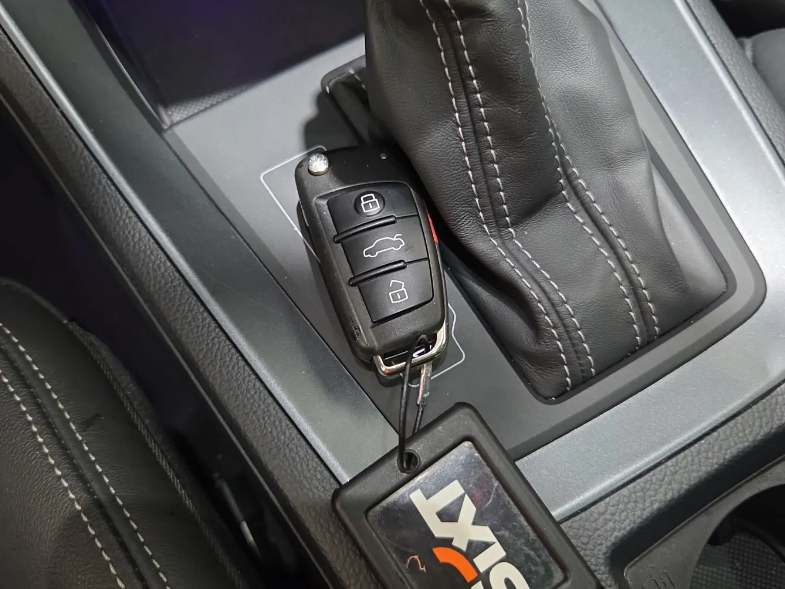 Keys/Fobs/Manual Photo
