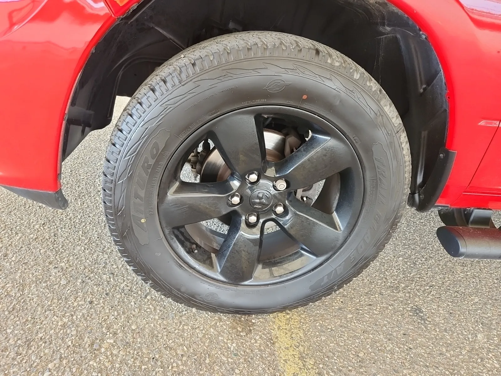 Front driver wheel/tire photo