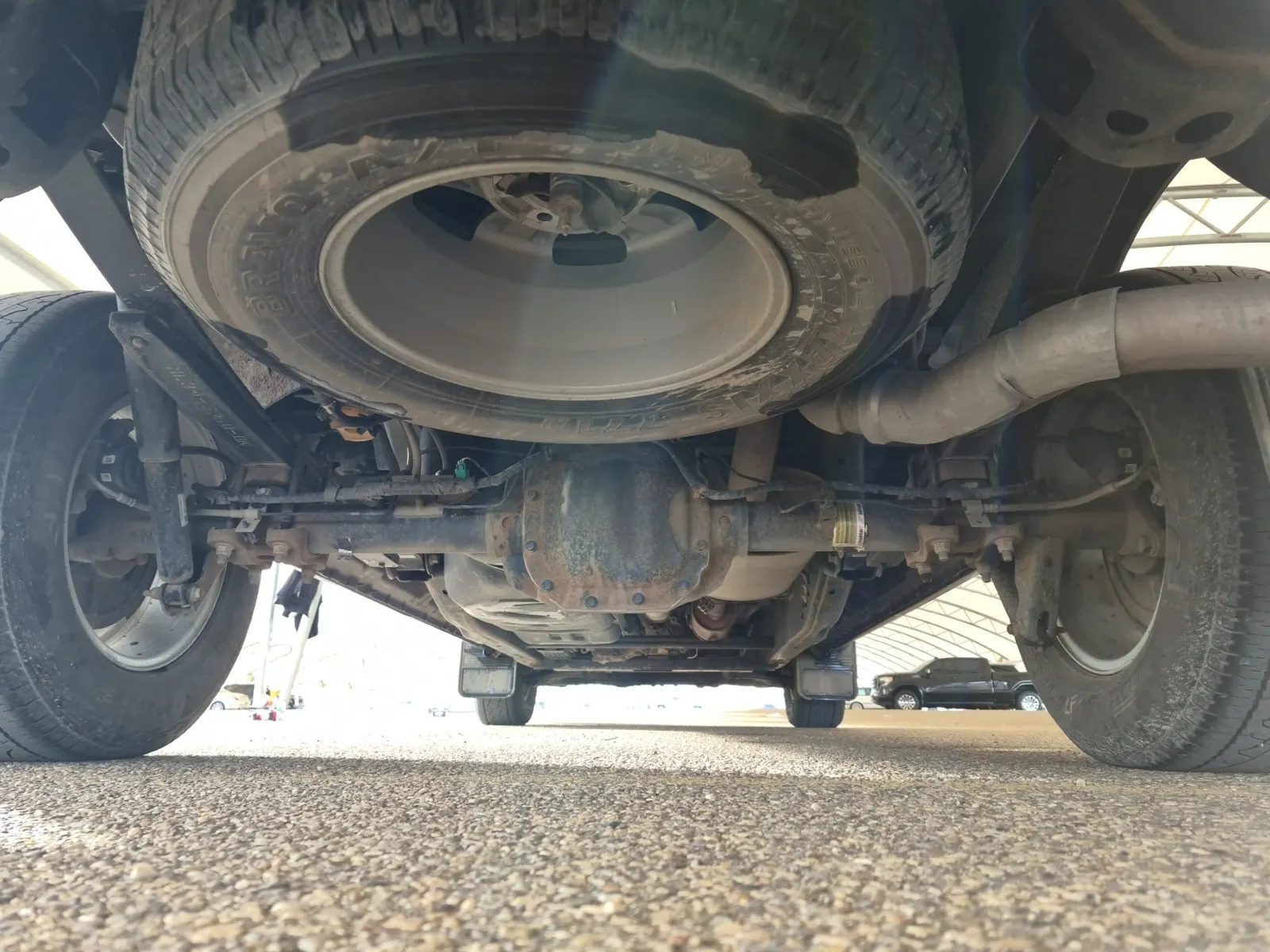 Undercarriage - Rear Photo
