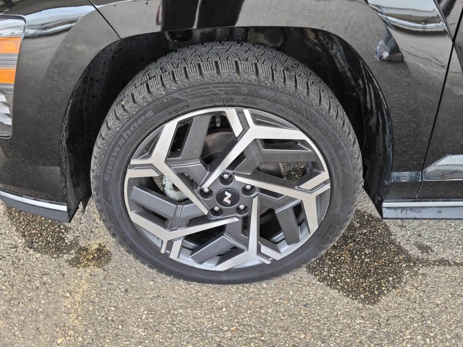 Front driver wheel/tire photo