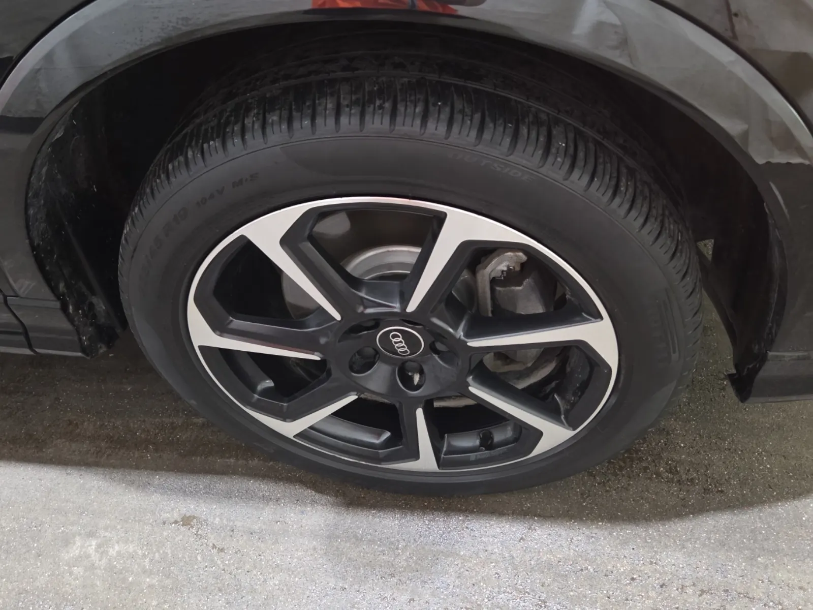 Right Front Wheel/Tire Photo