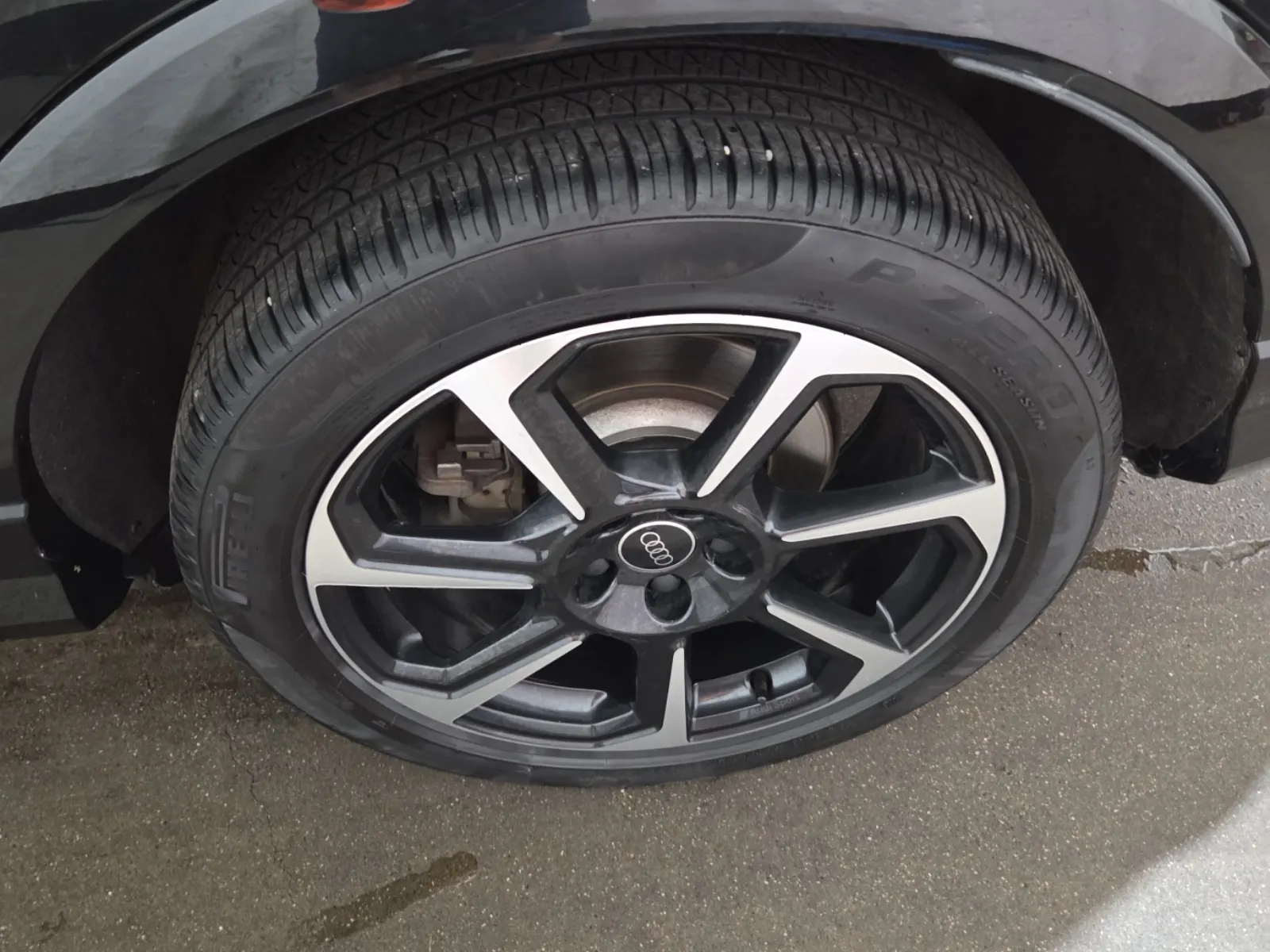 Left Rear Wheel/Tire Photo