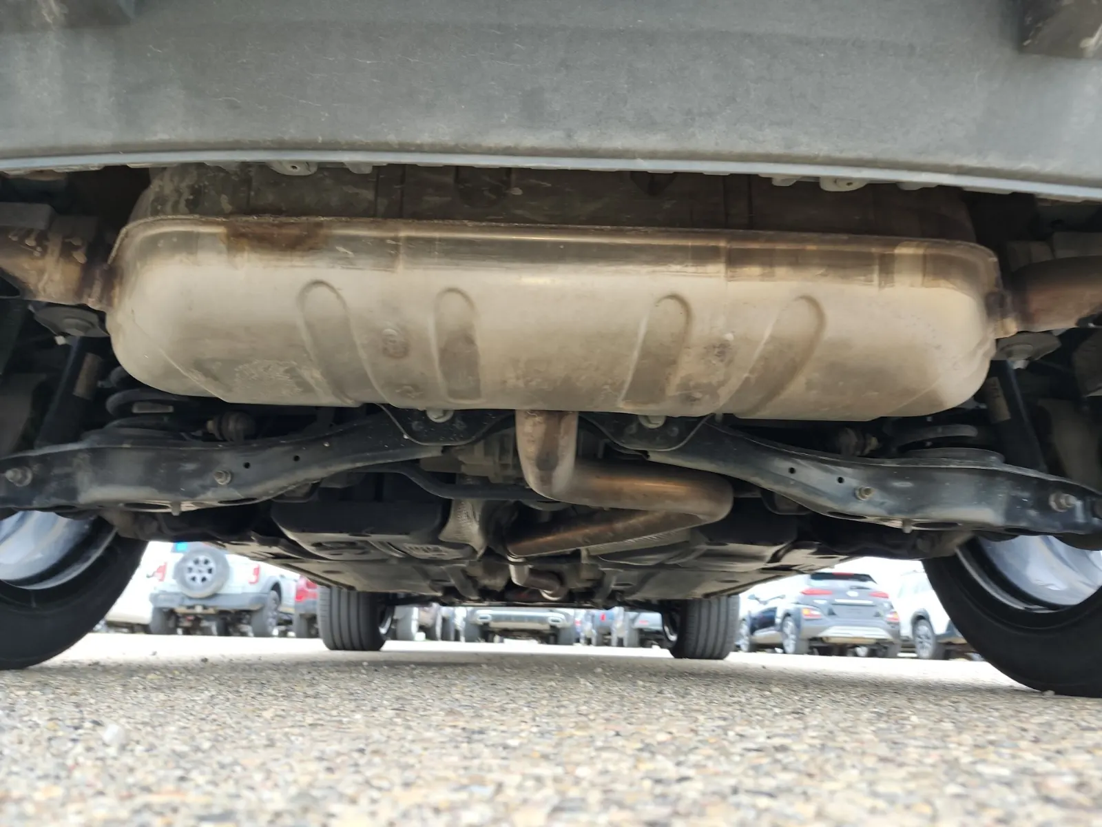 Undercarriage - Rear Photo