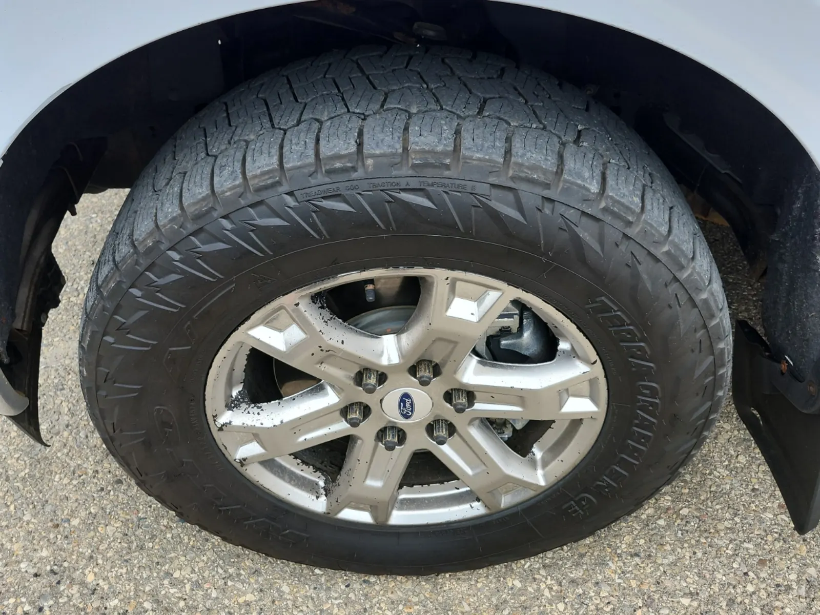 Front driver wheel/tire photo