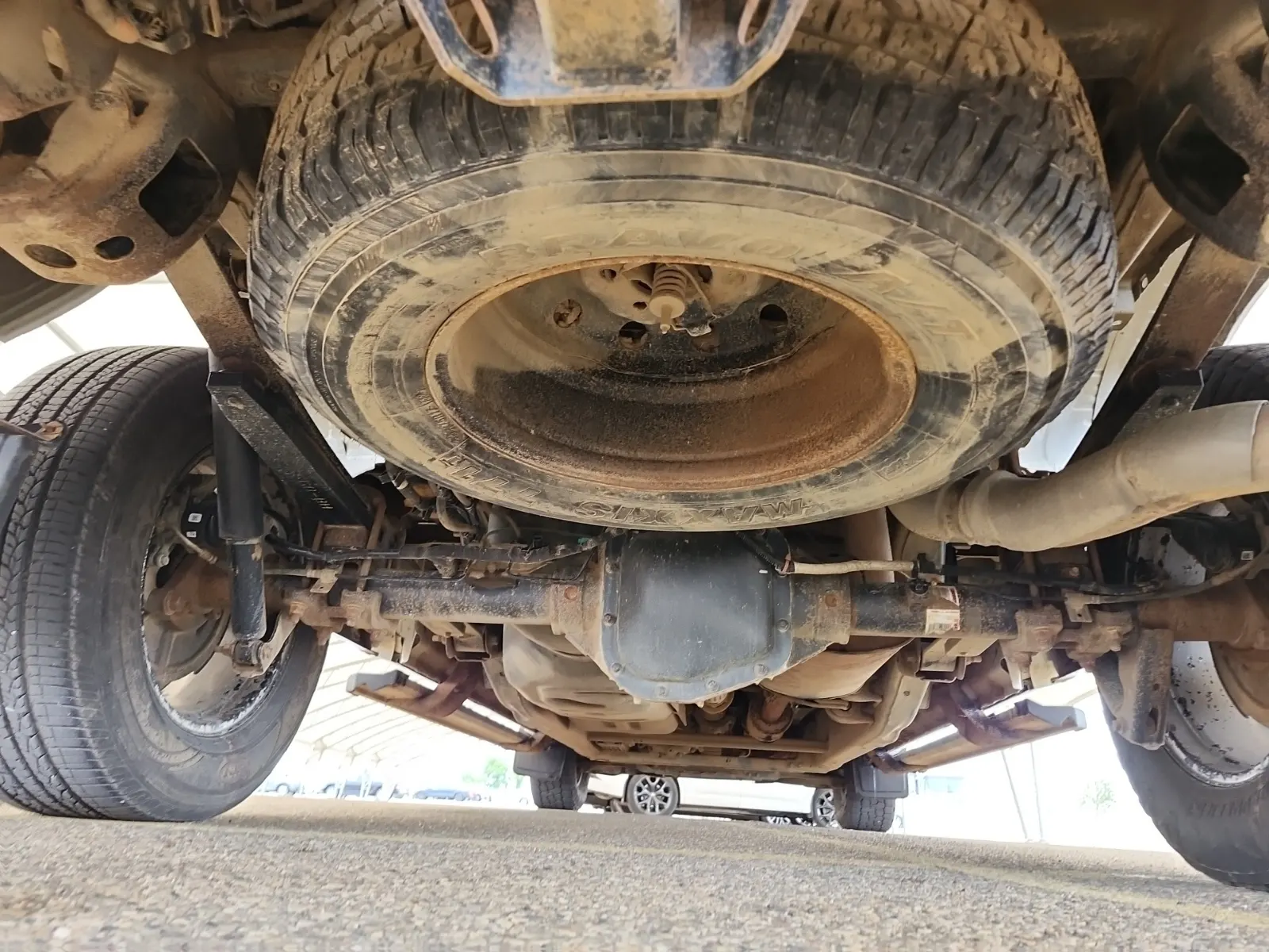 Undercarriage - Rear Photo