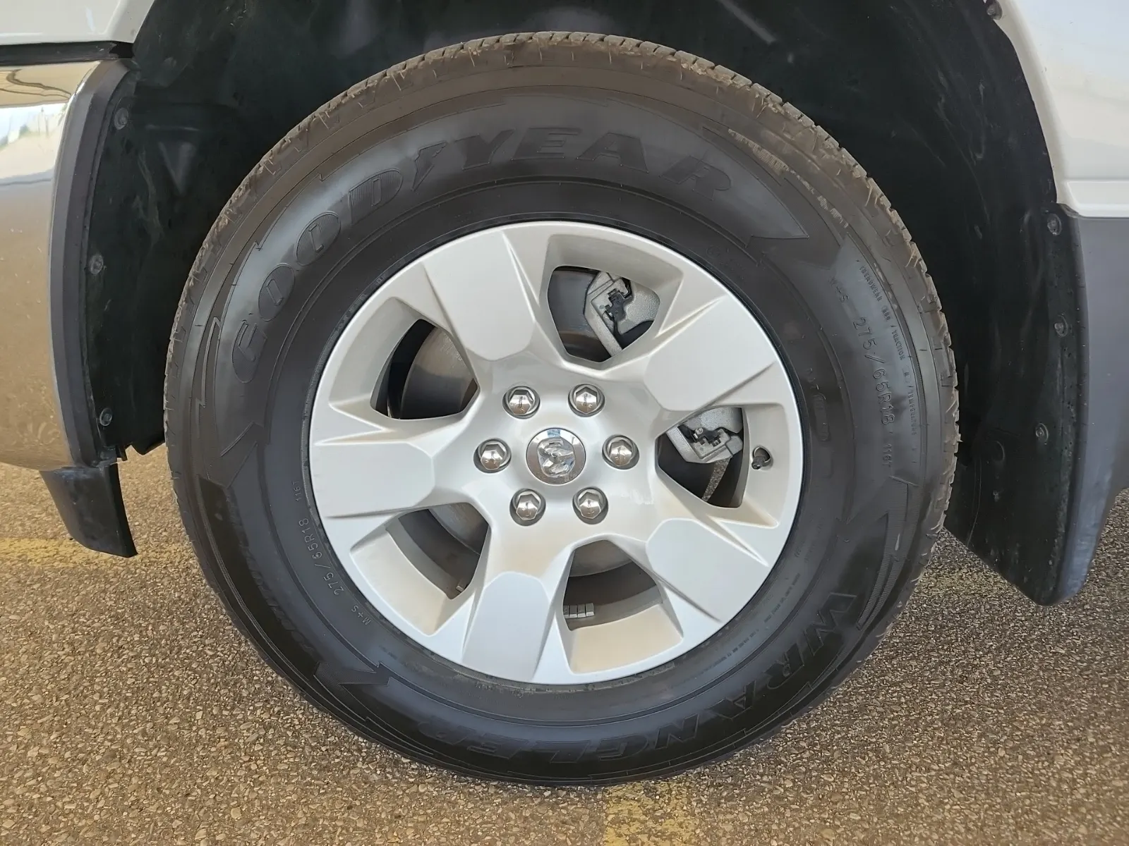 Front driver wheel/tire photo
