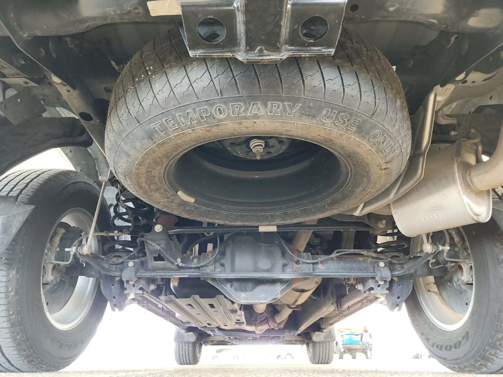 Undercarriage - Rear Photo