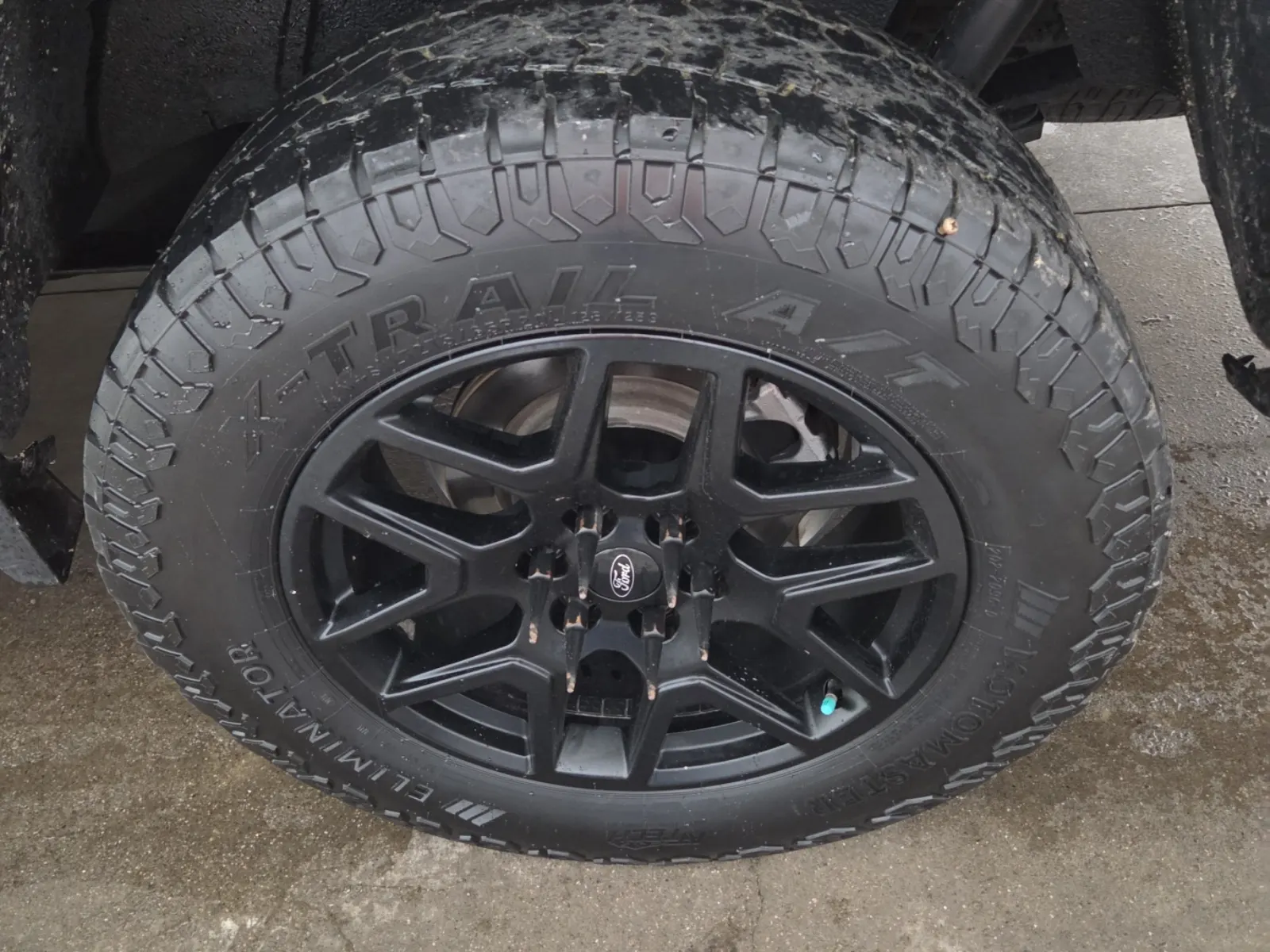 Left Rear Wheel/Tire Photo