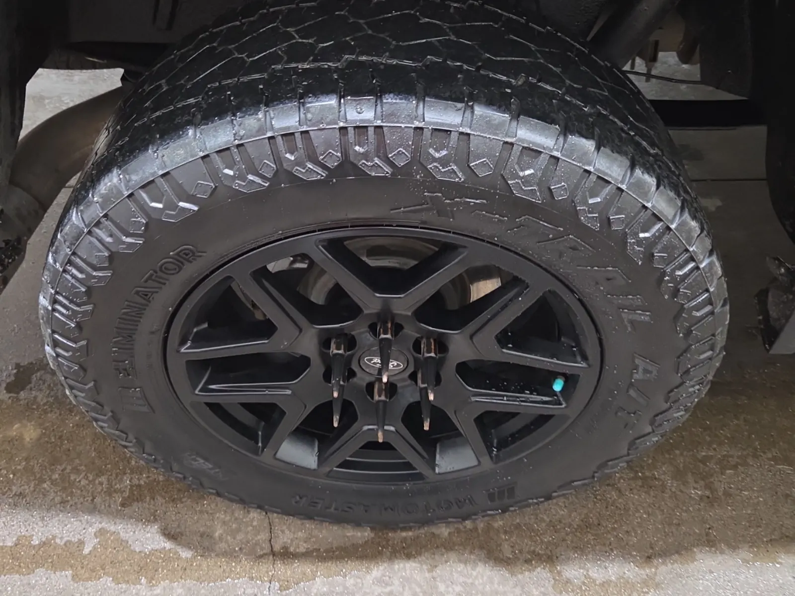 Right Rear Wheel/Tire Photo