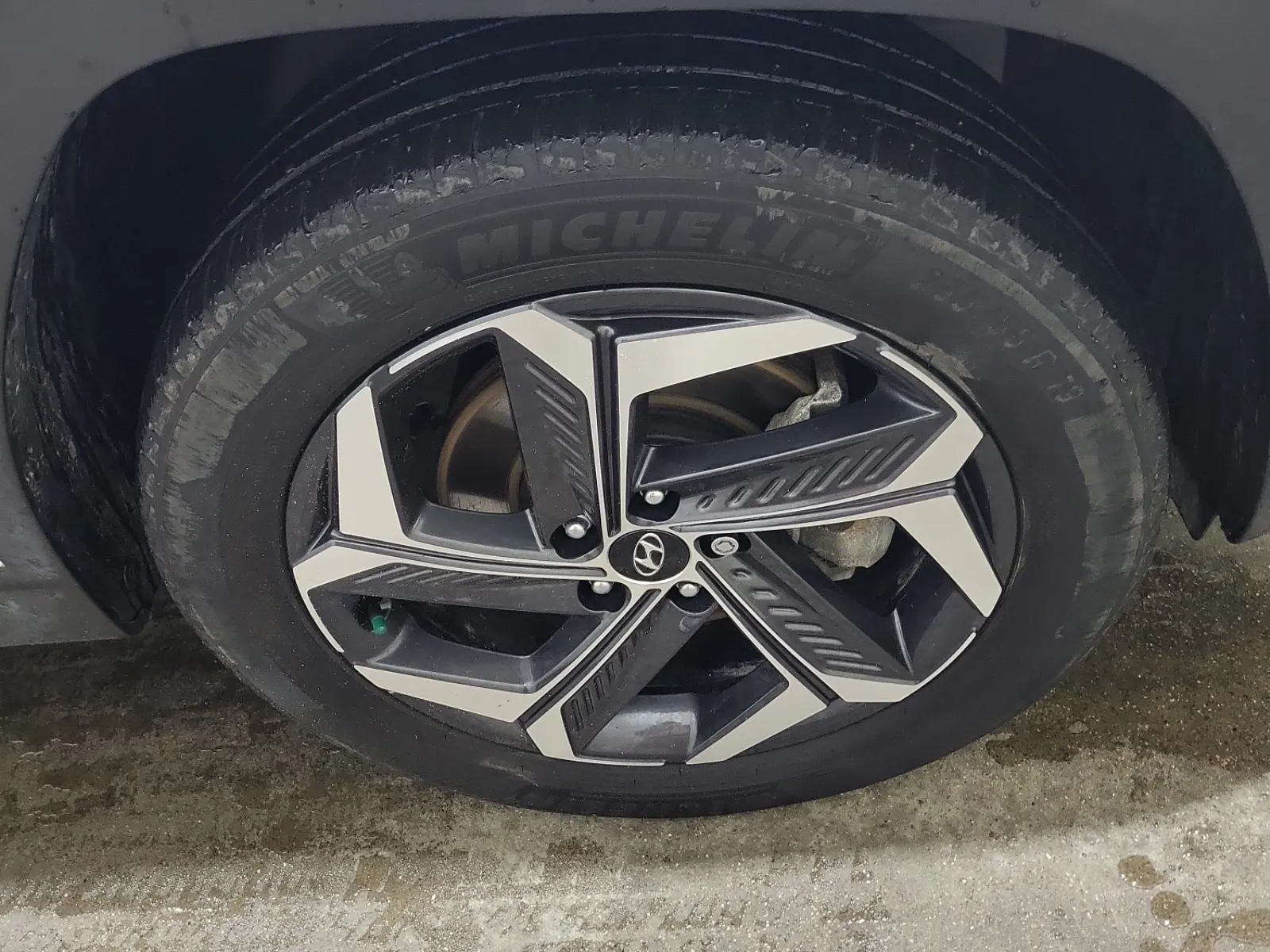 Right Front Wheel/Tire Photo