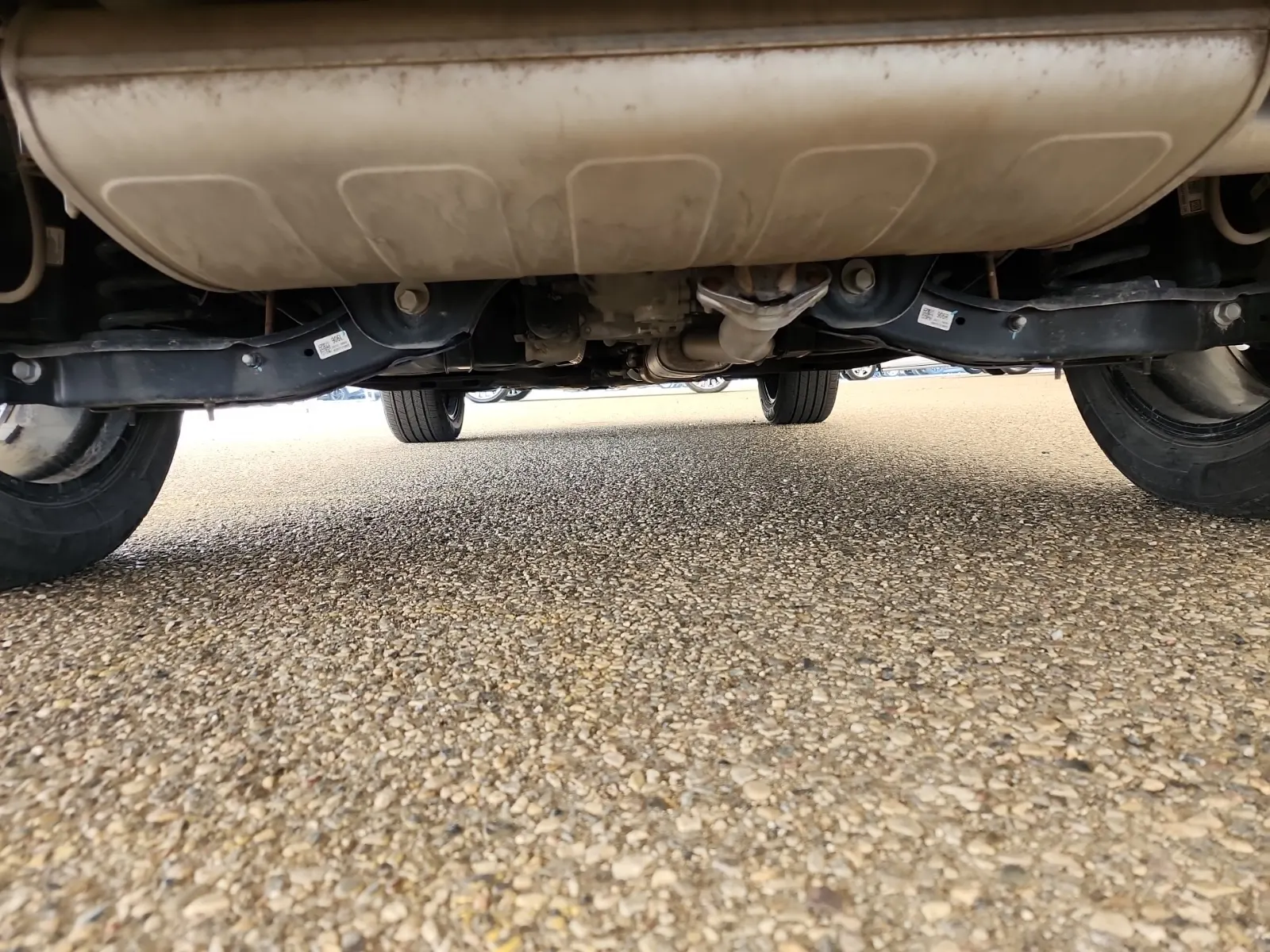 Undercarriage - Rear Photo