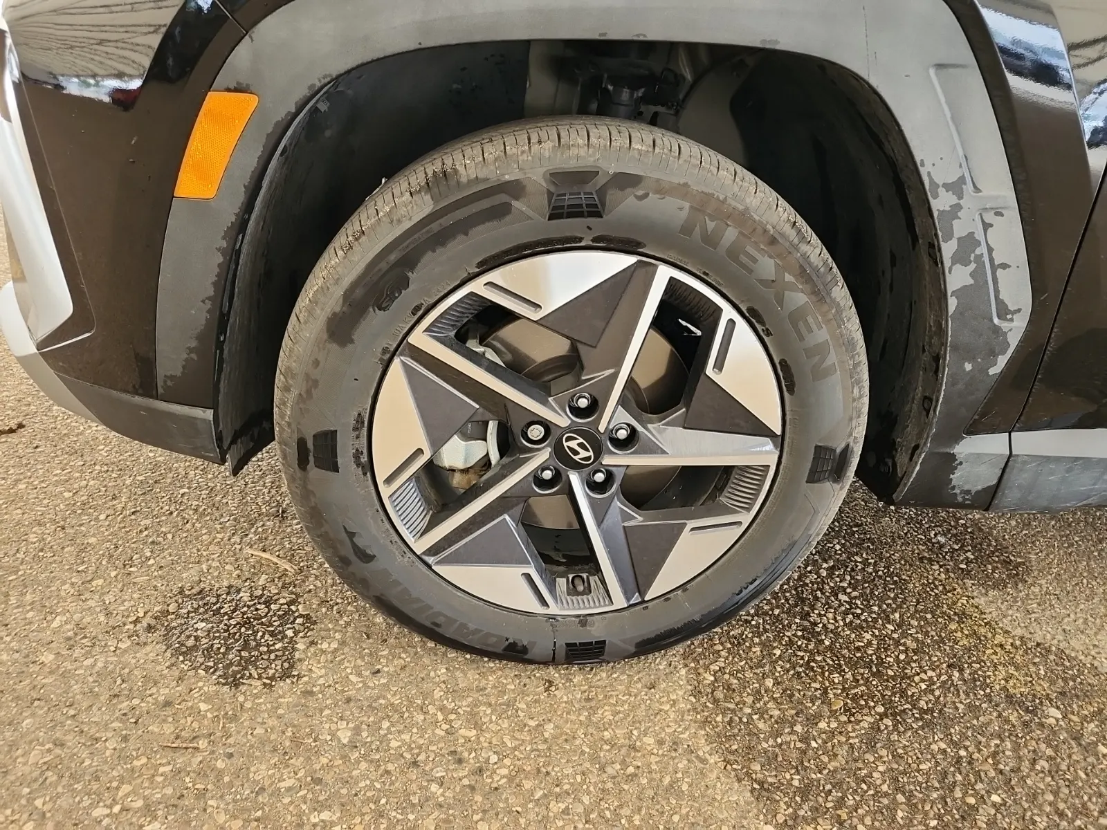 Front driver wheel/tire photo
