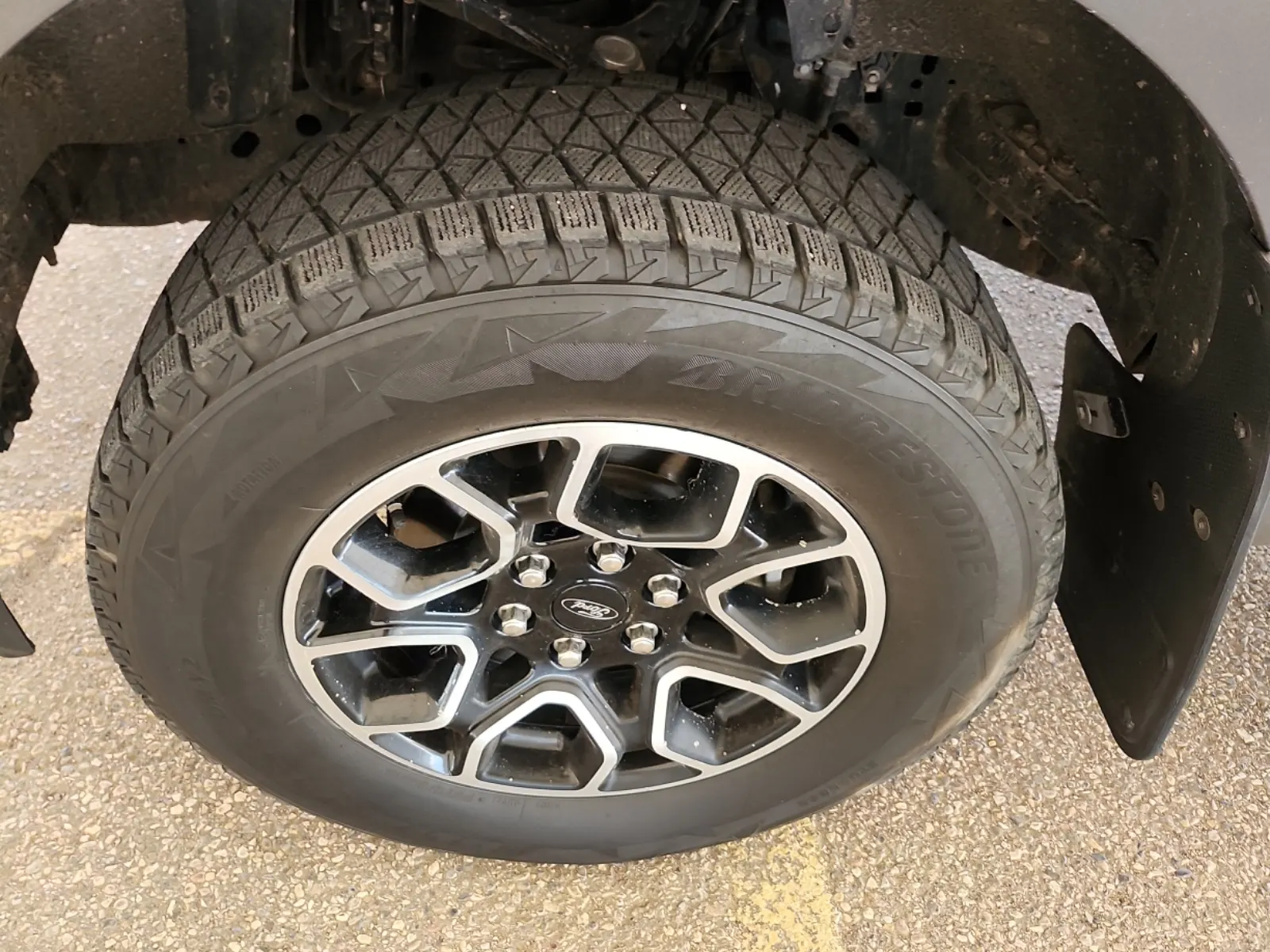 Front driver wheel/tire photo