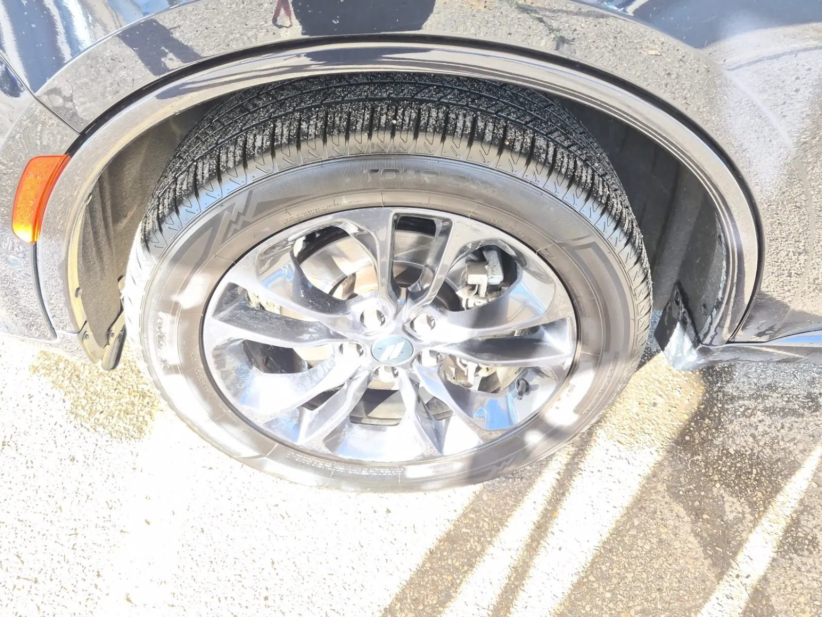 Front driver wheel/tire photo