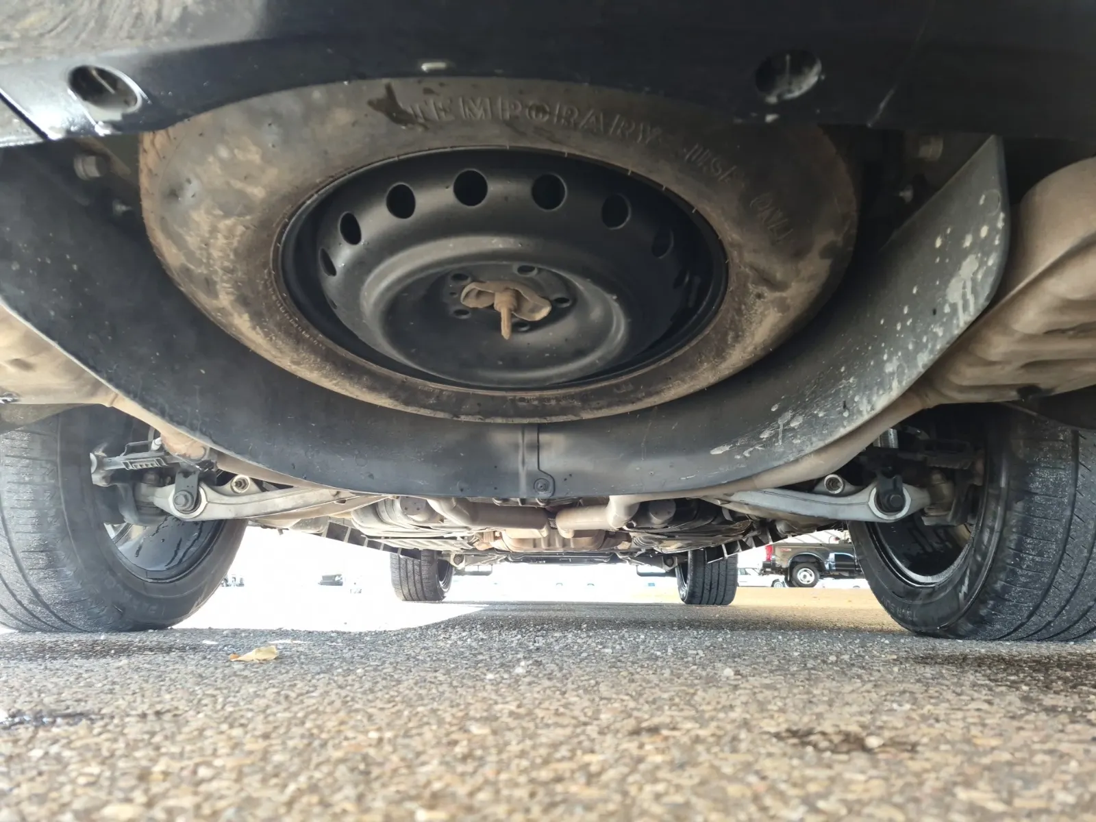 Undercarriage - Rear Photo
