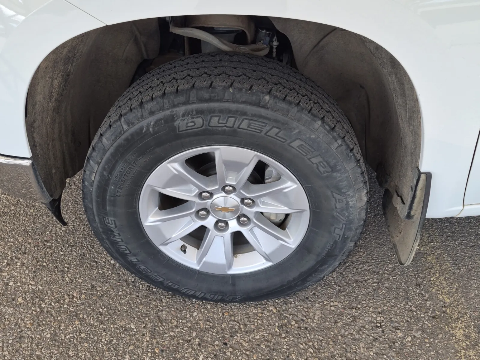 Front driver wheel/tire photo