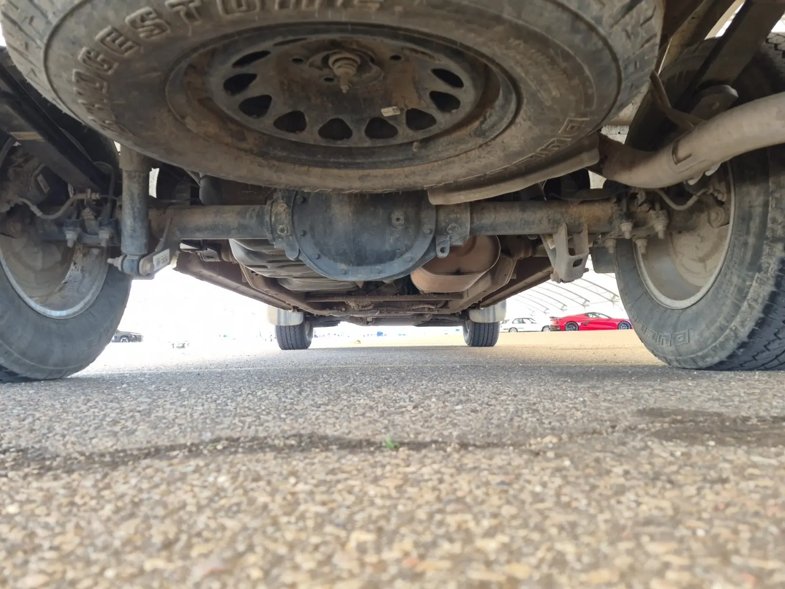 Undercarriage - Rear Photo