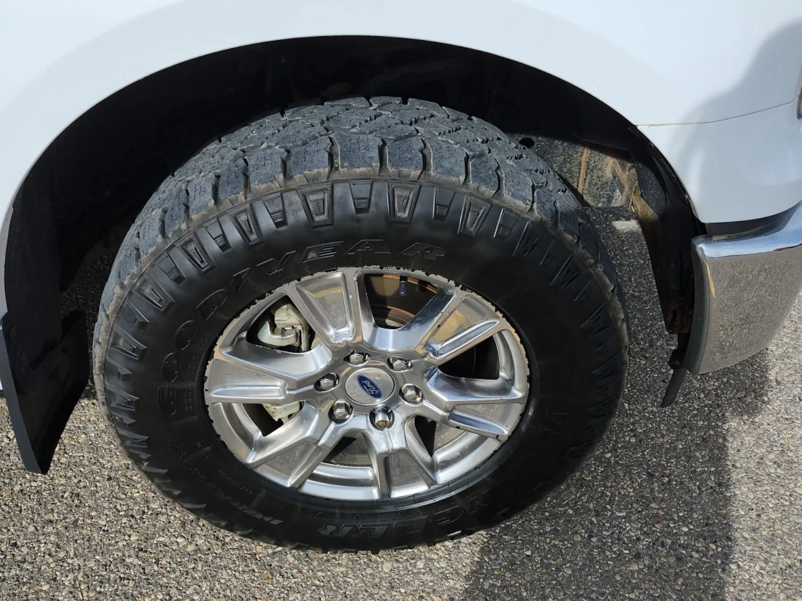 Front driver wheel/tire photo