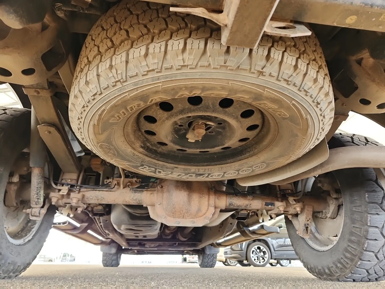 Undercarriage - Rear Photo