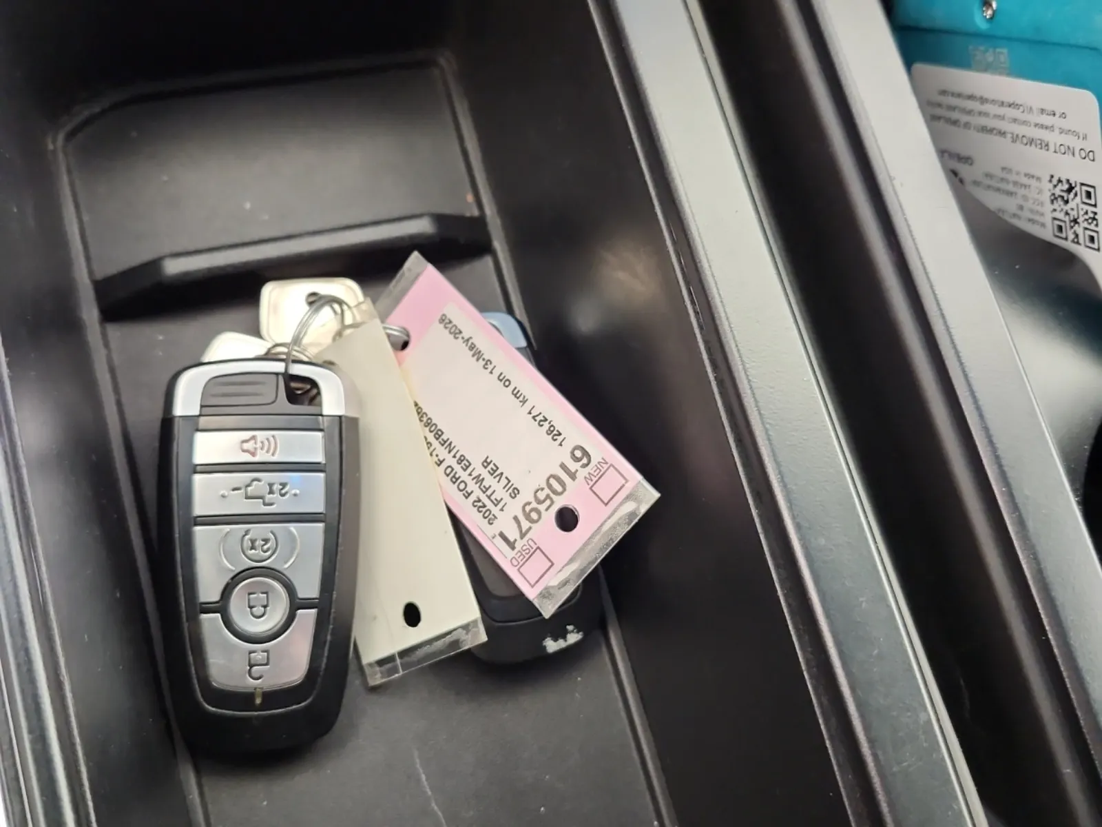Keys/Fobs/Manual Photo