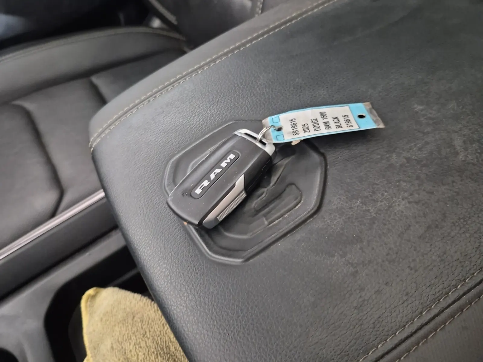 Keys/Fobs/Manual Photo