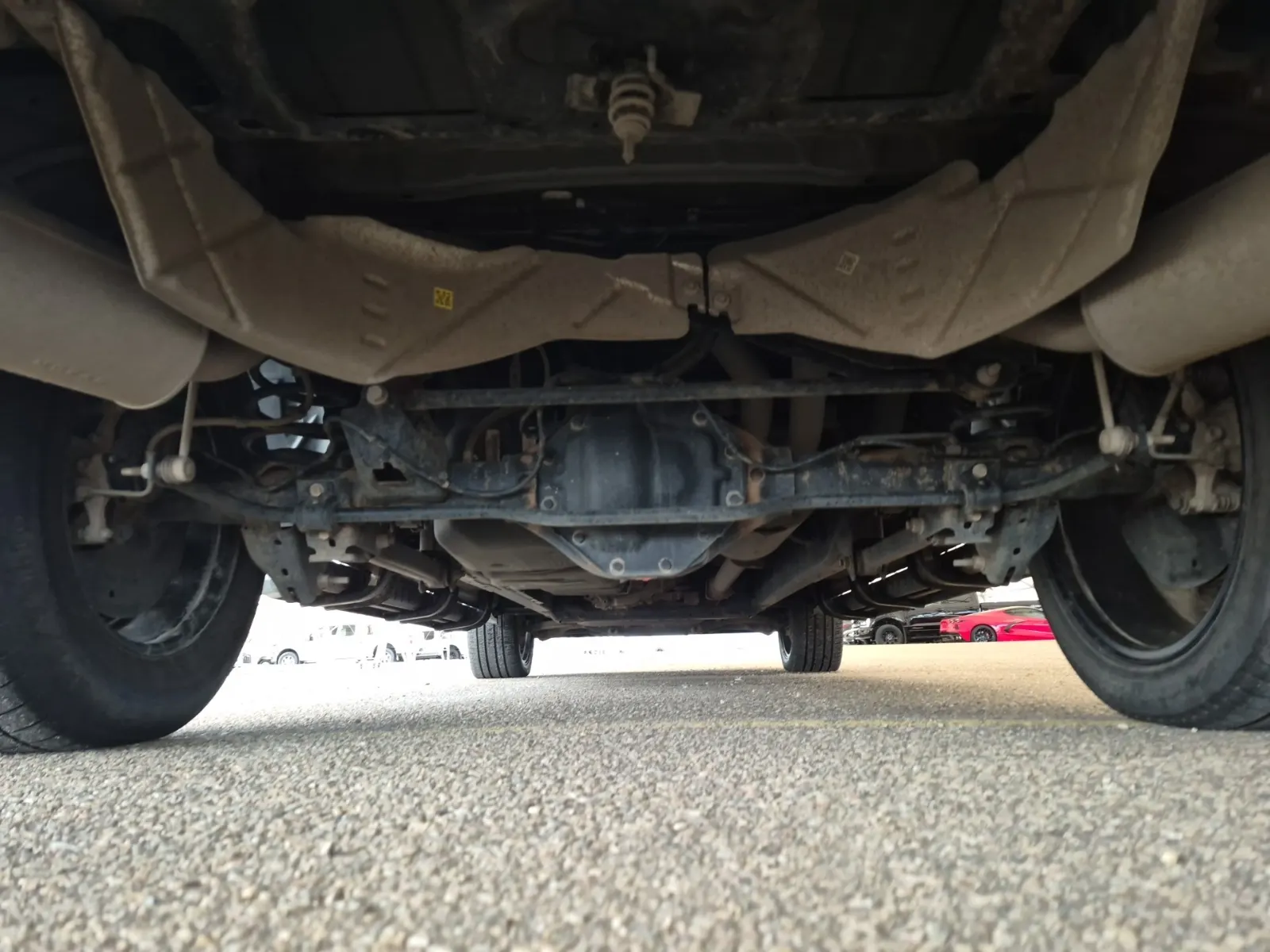 Undercarriage - Rear Photo