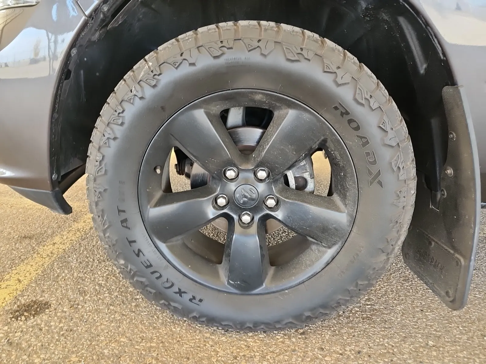 Front driver wheel/tire photo