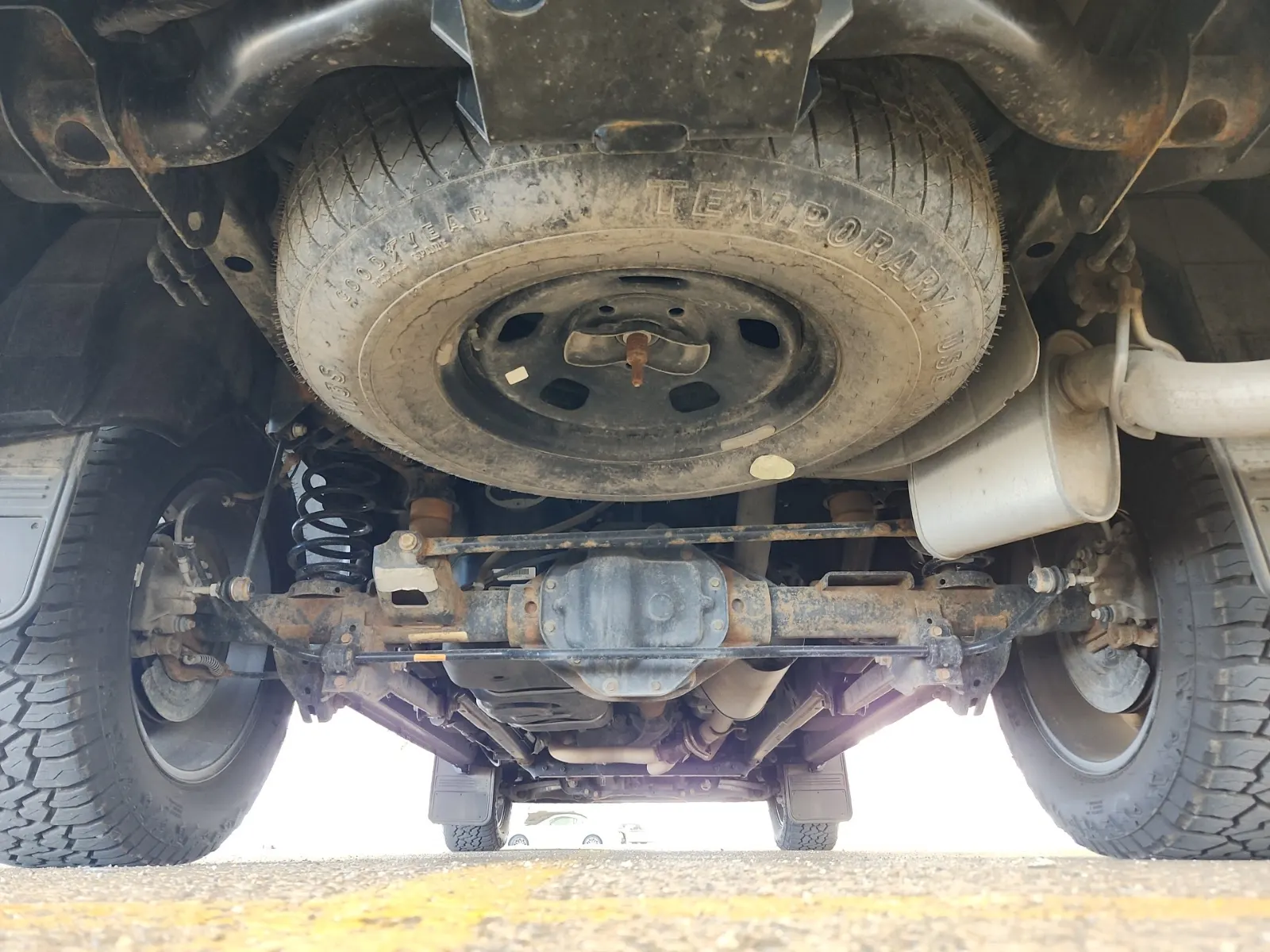 Undercarriage - Rear Photo