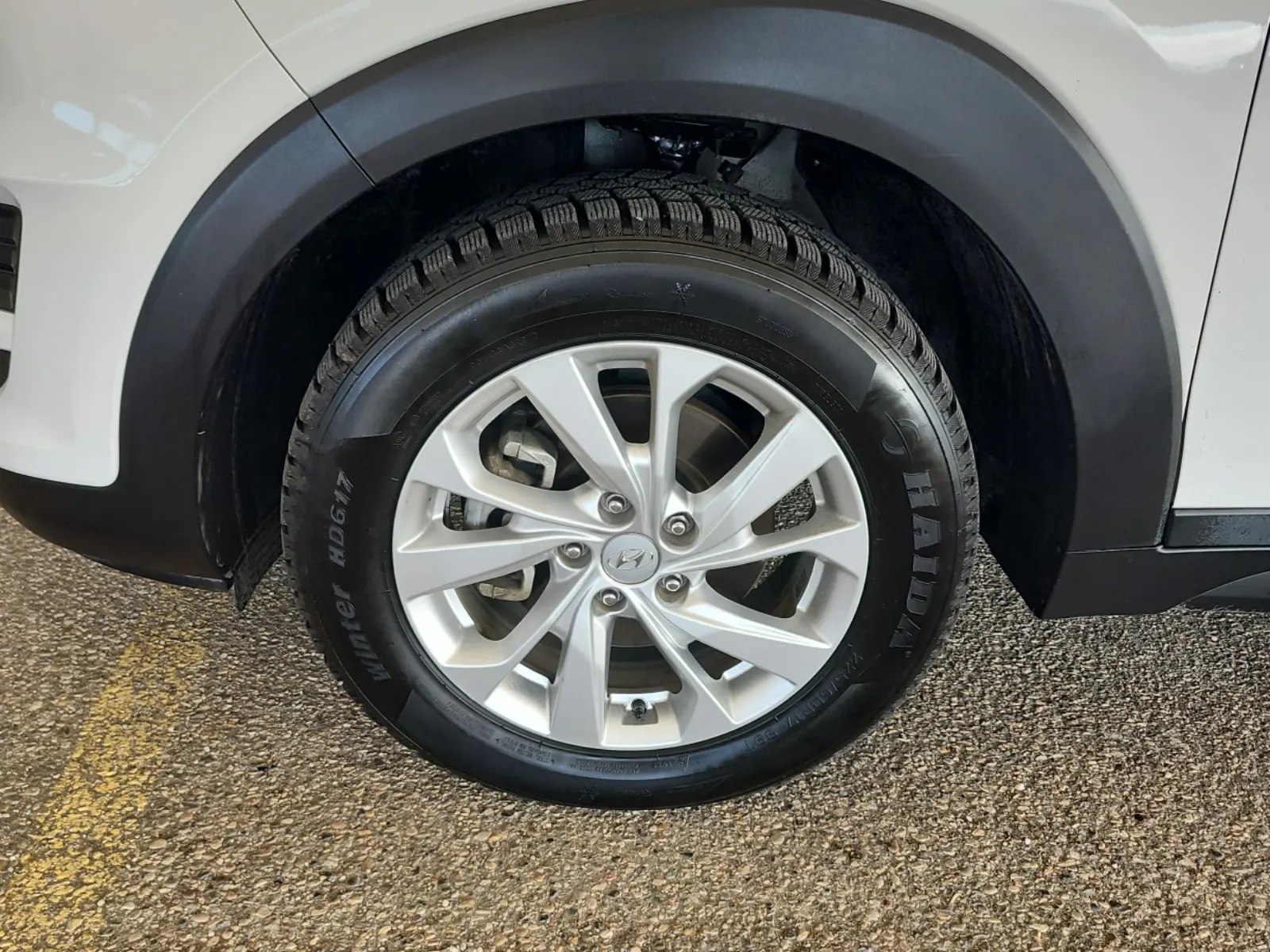 Front driver wheel/tire photo