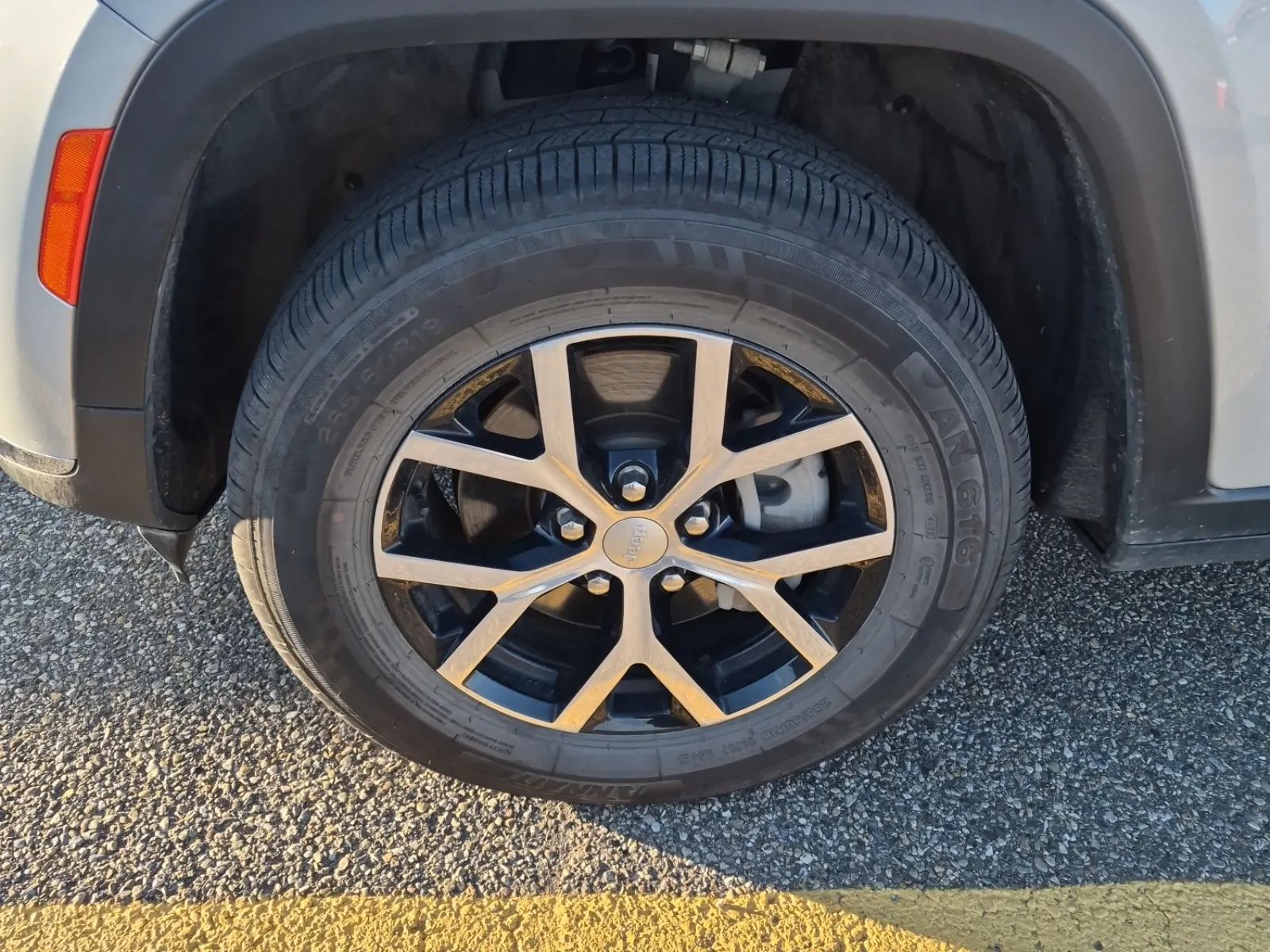 Front driver wheel/tire photo