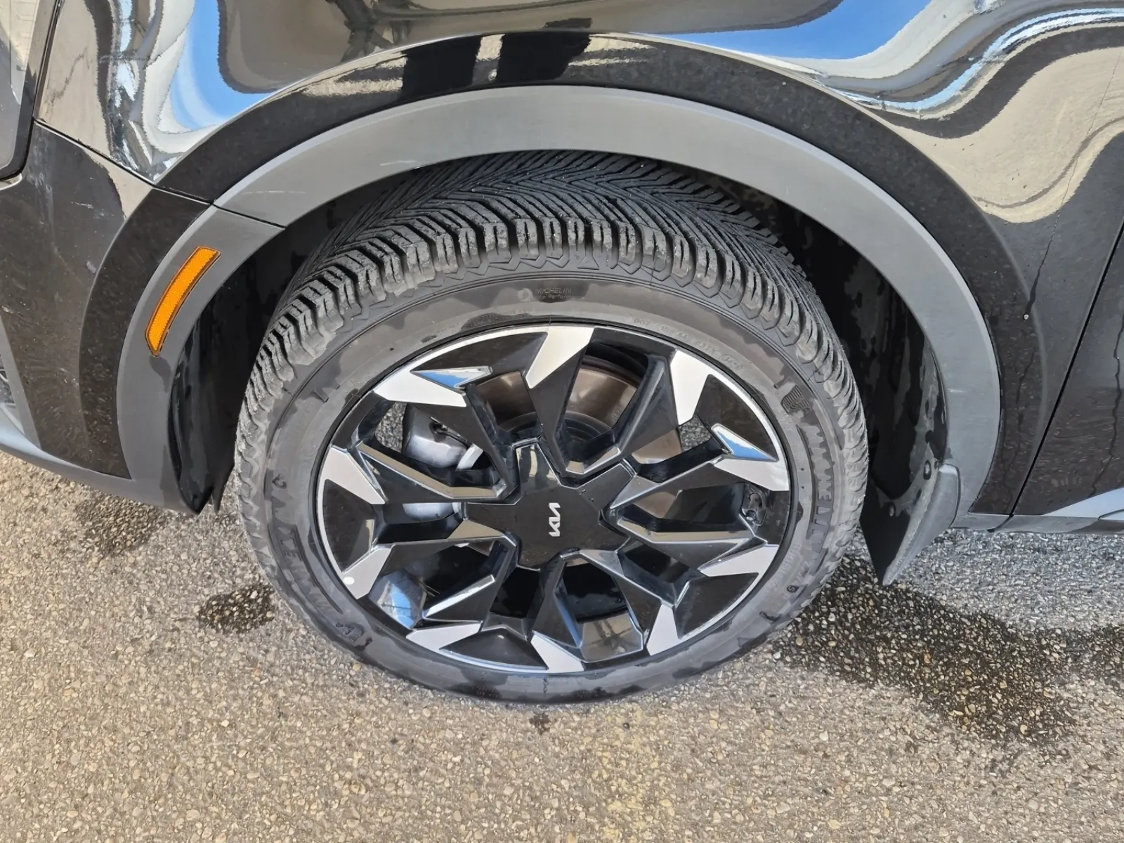 Front driver wheel/tire photo