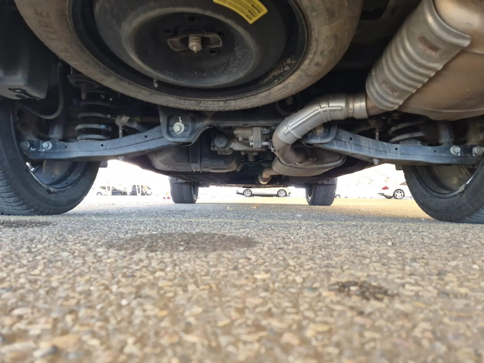 Undercarriage - Rear Photo