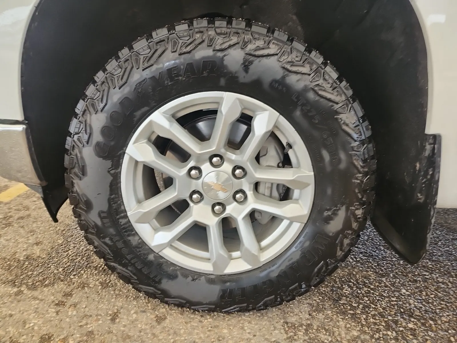 Front driver wheel/tire photo